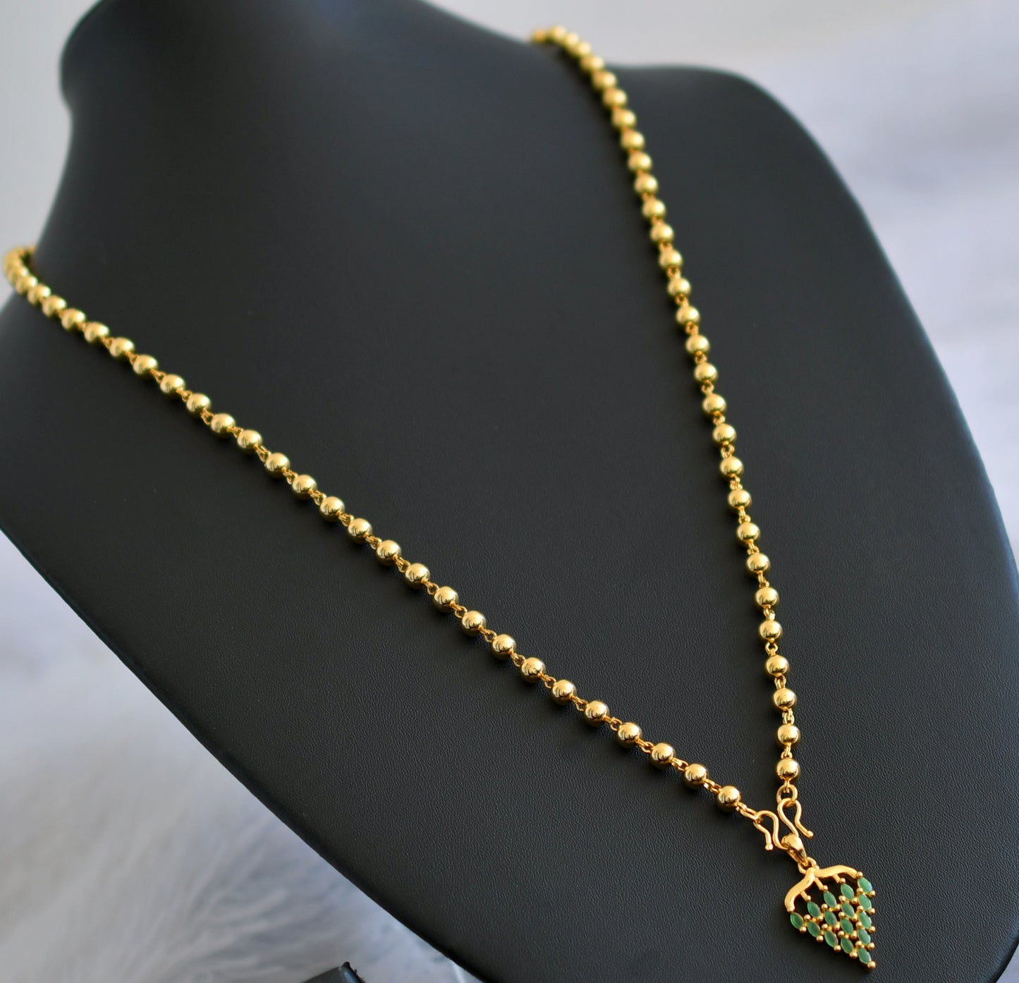 Gold tone 24 inches ball chain with green grape pendant dj-47468