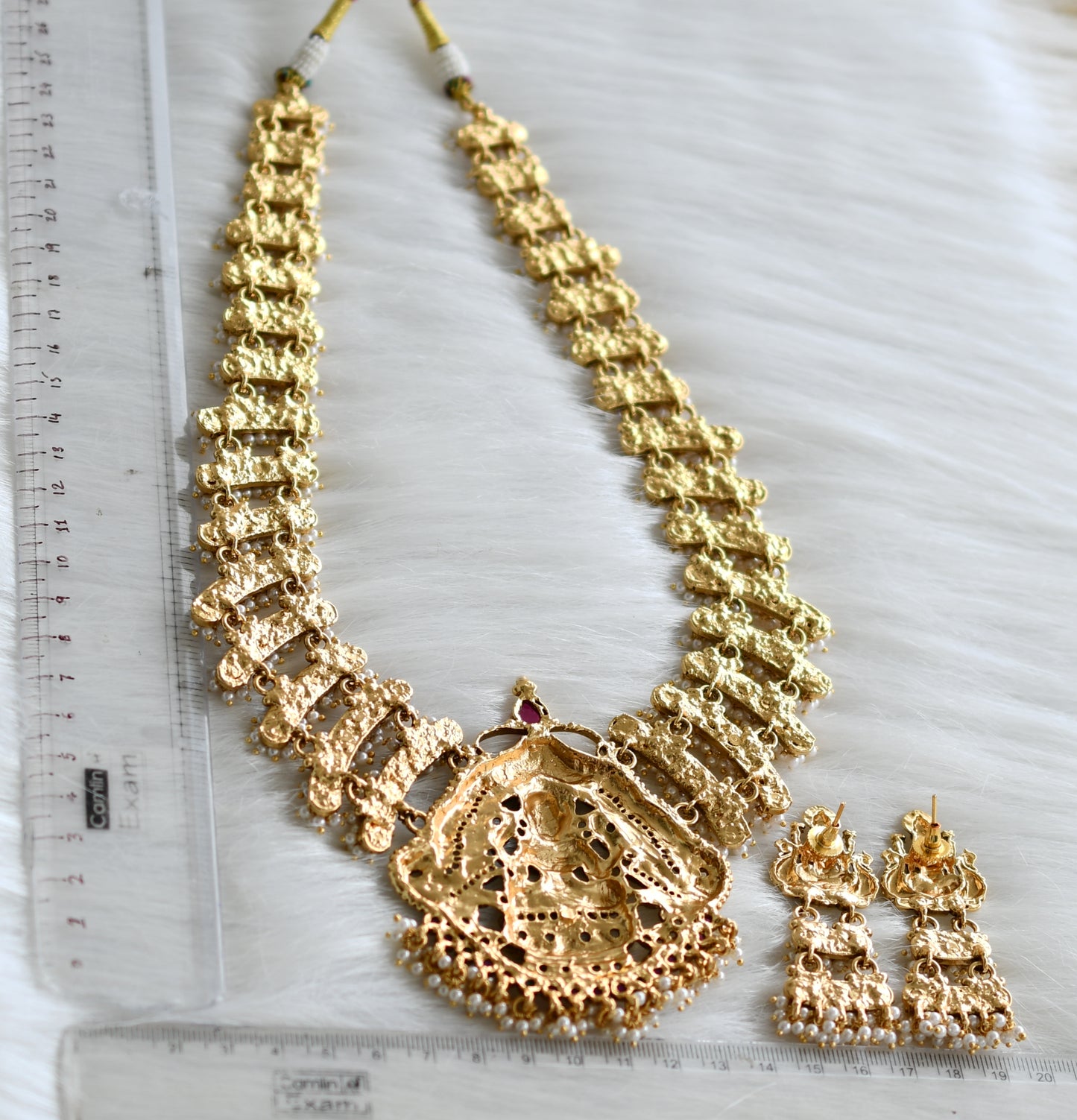 Matte finish gold look alike lakshmi haar set dj-32709