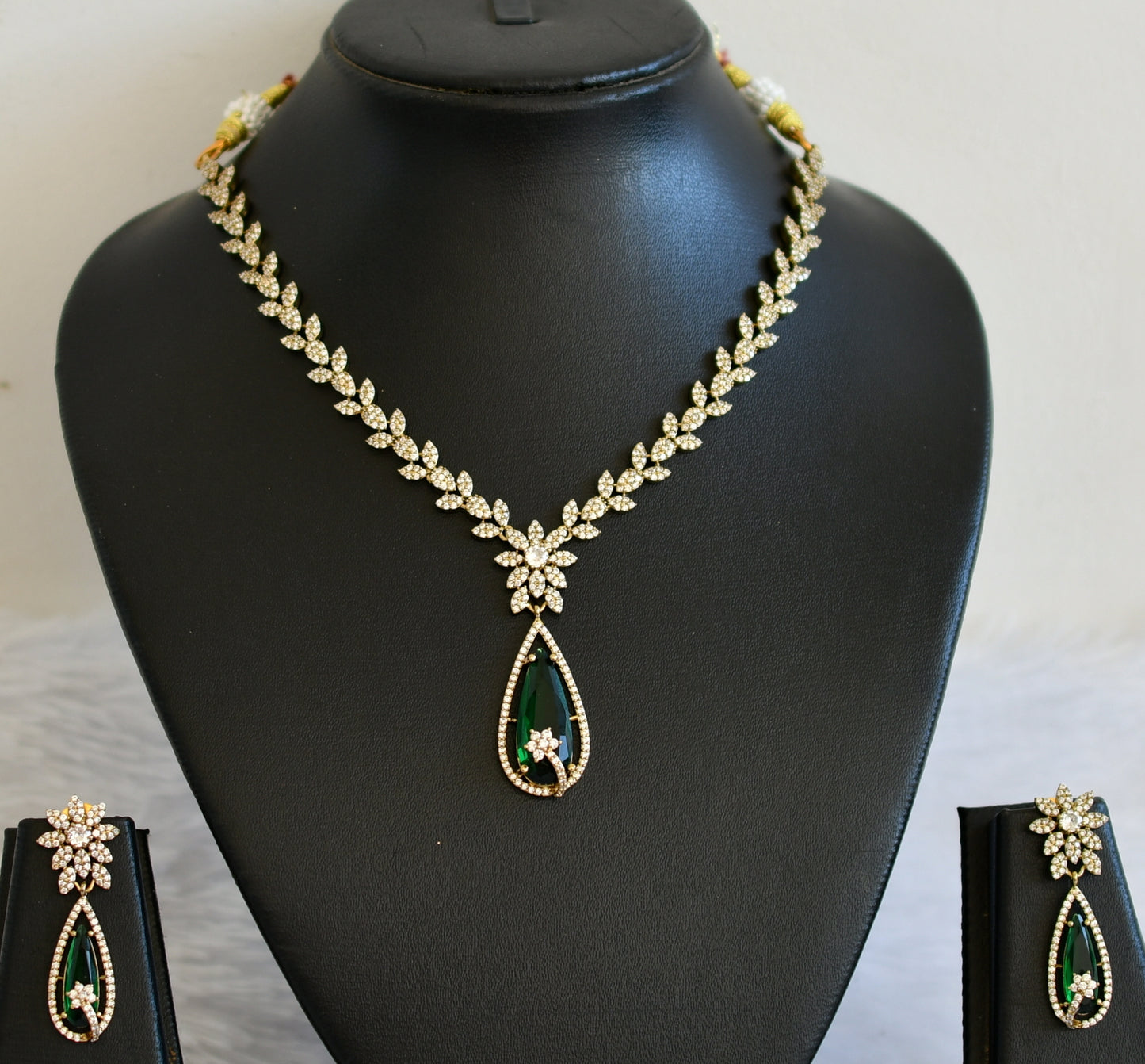 Antique cz-green thilak stone leaf victorian necklace set dj-49424