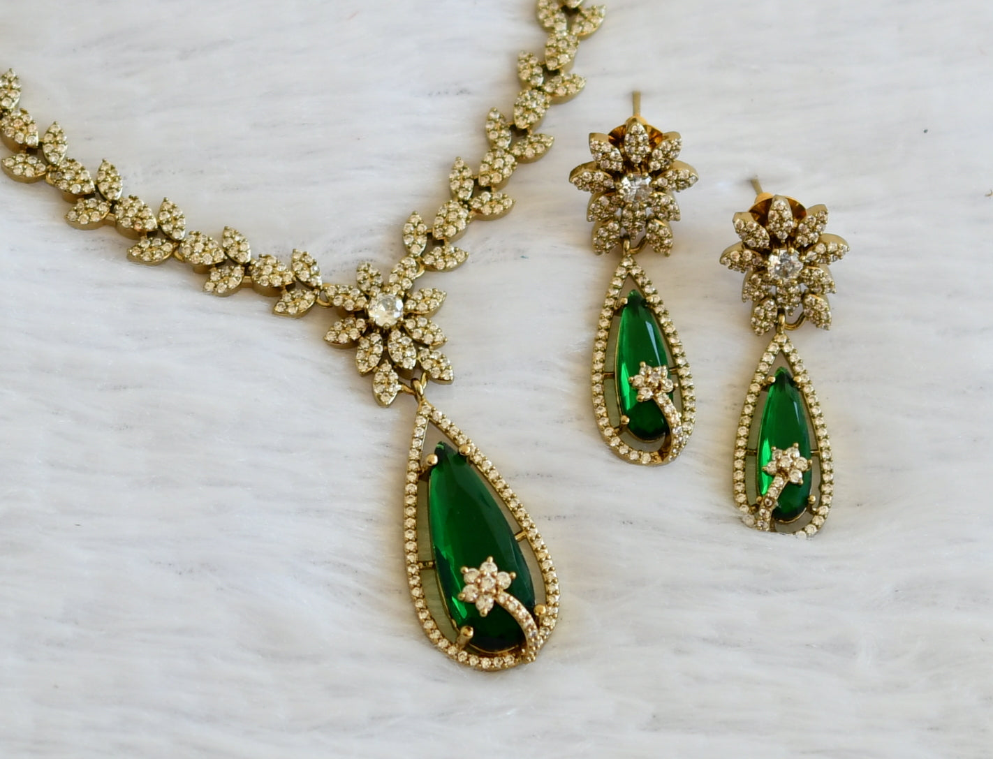 Antique cz-green thilak stone leaf victorian necklace set dj-49424