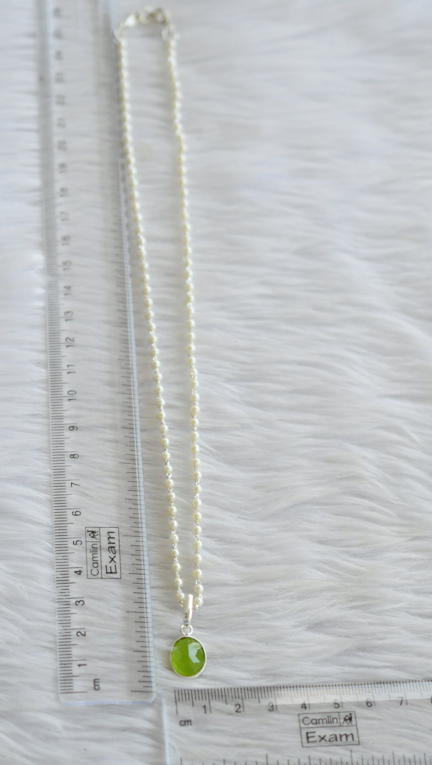 Silver tone 18 inches pearl chain with green small pendant dj-44193