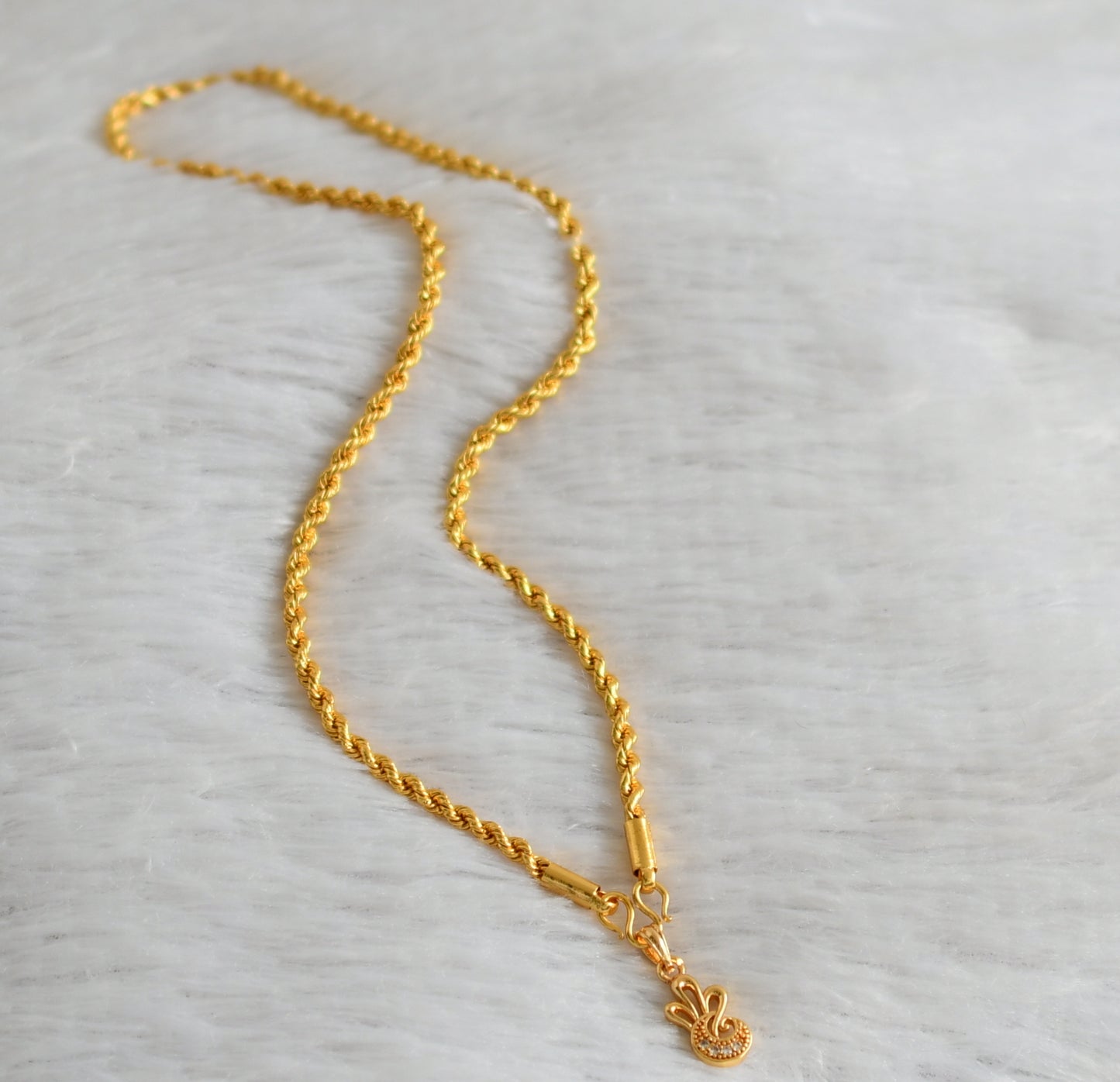 Gold tone 18 inches rope chain with white flower pendant dj-47605