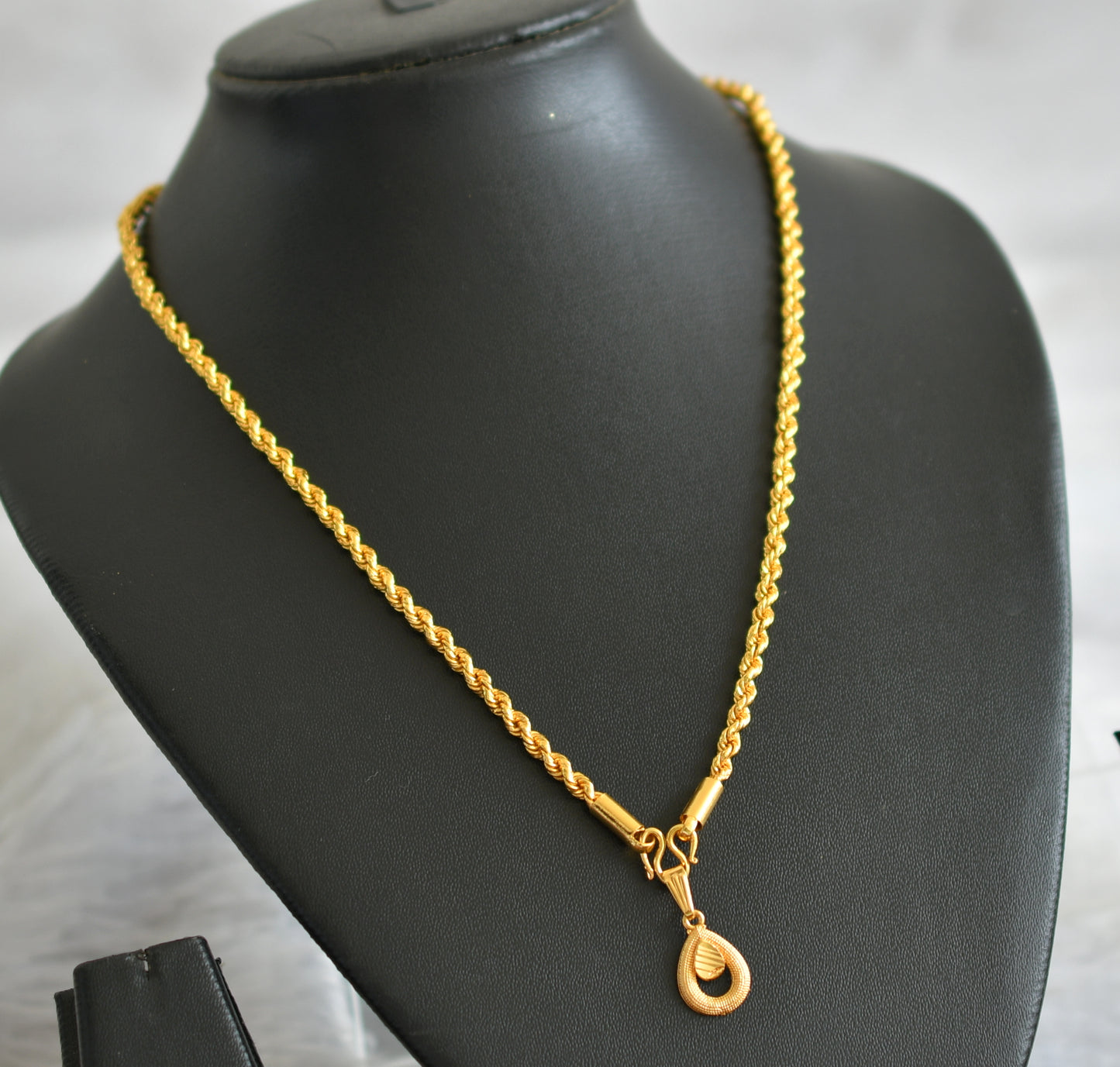 Gold tone 18 inches rope chain with thilak pendant dj-47603