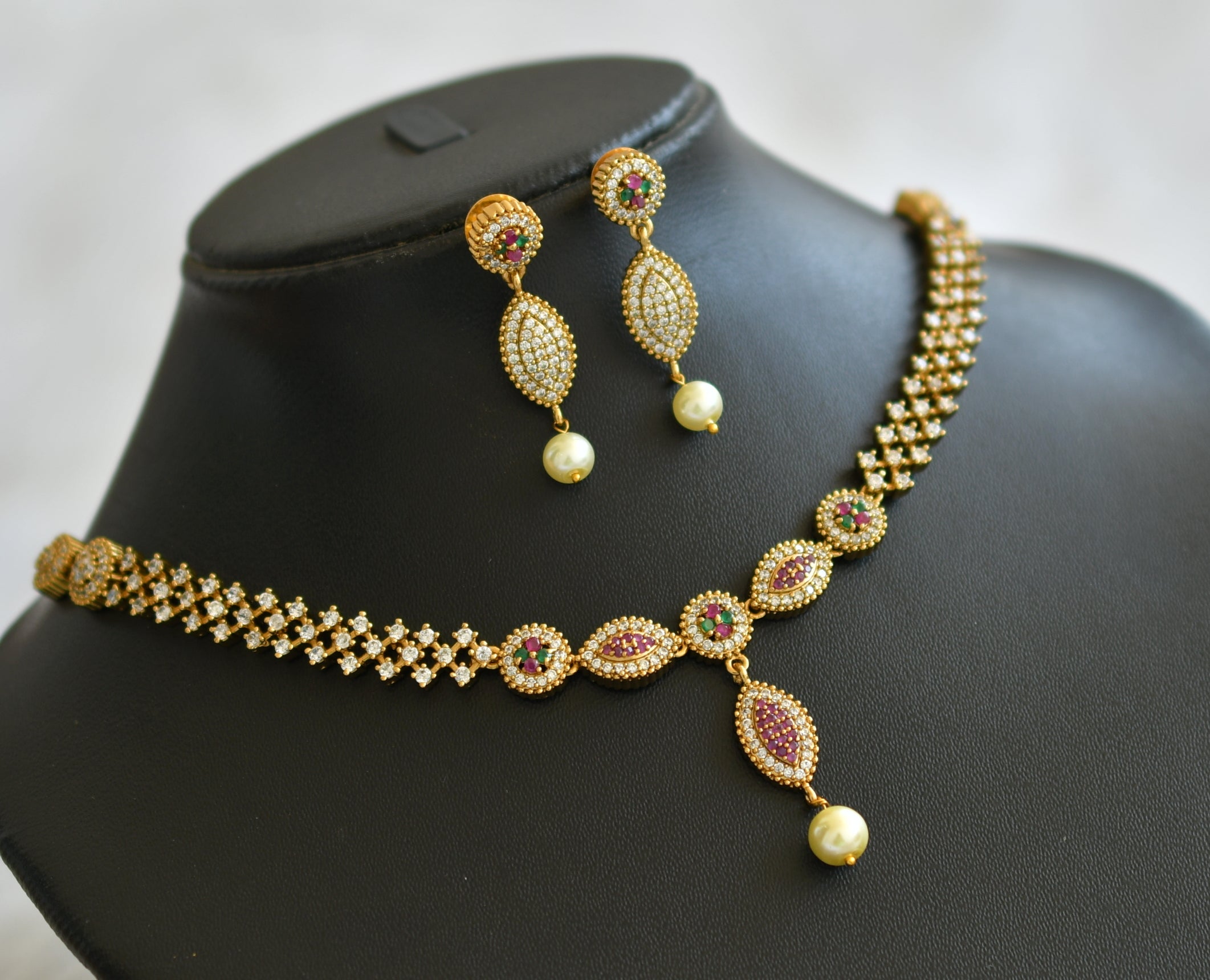 Matte finish ruby-green-white necklace set dj-45976 – dreamjwell