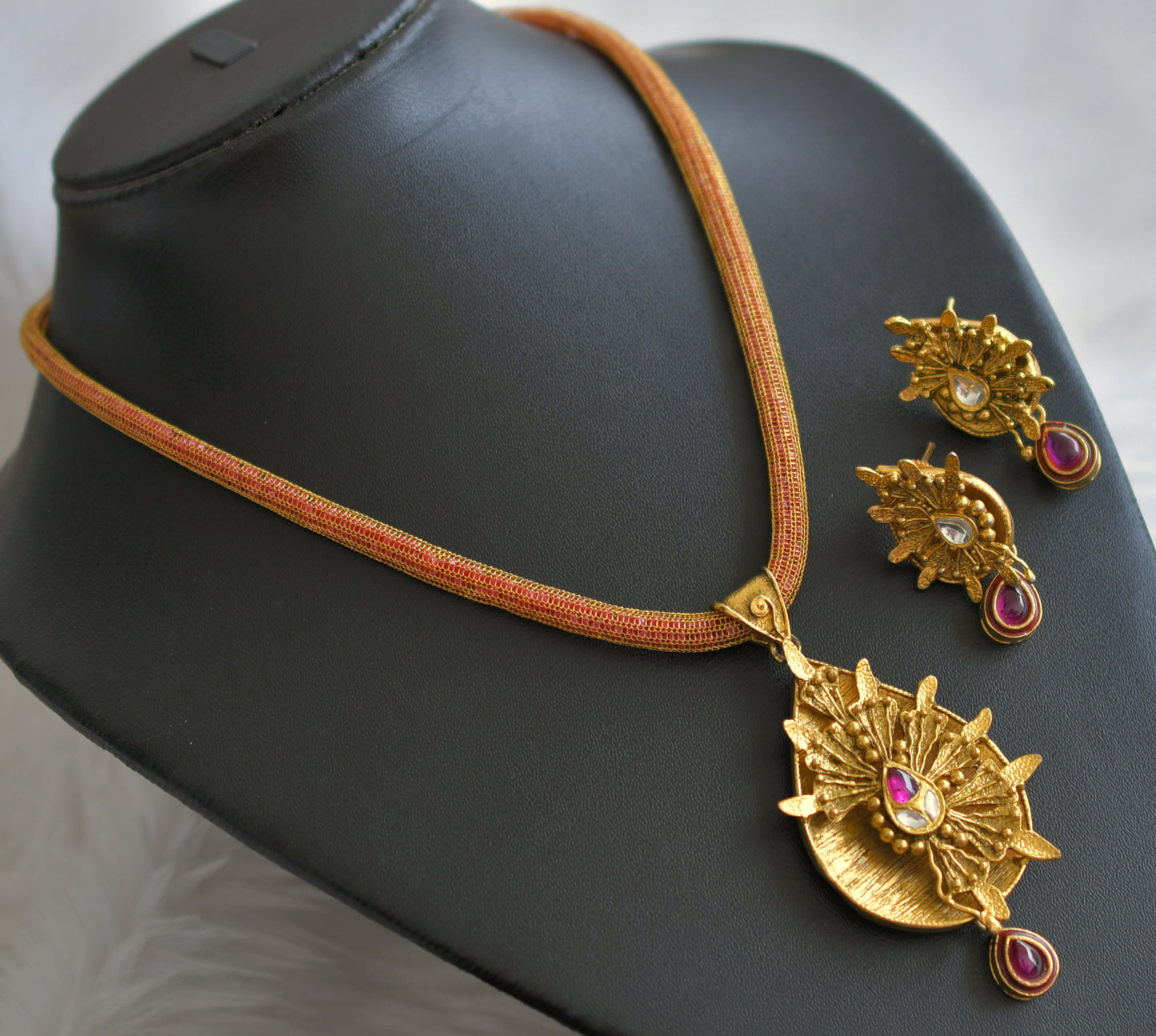 Antique gold tone pink cz chain replica necklace set dj-44240