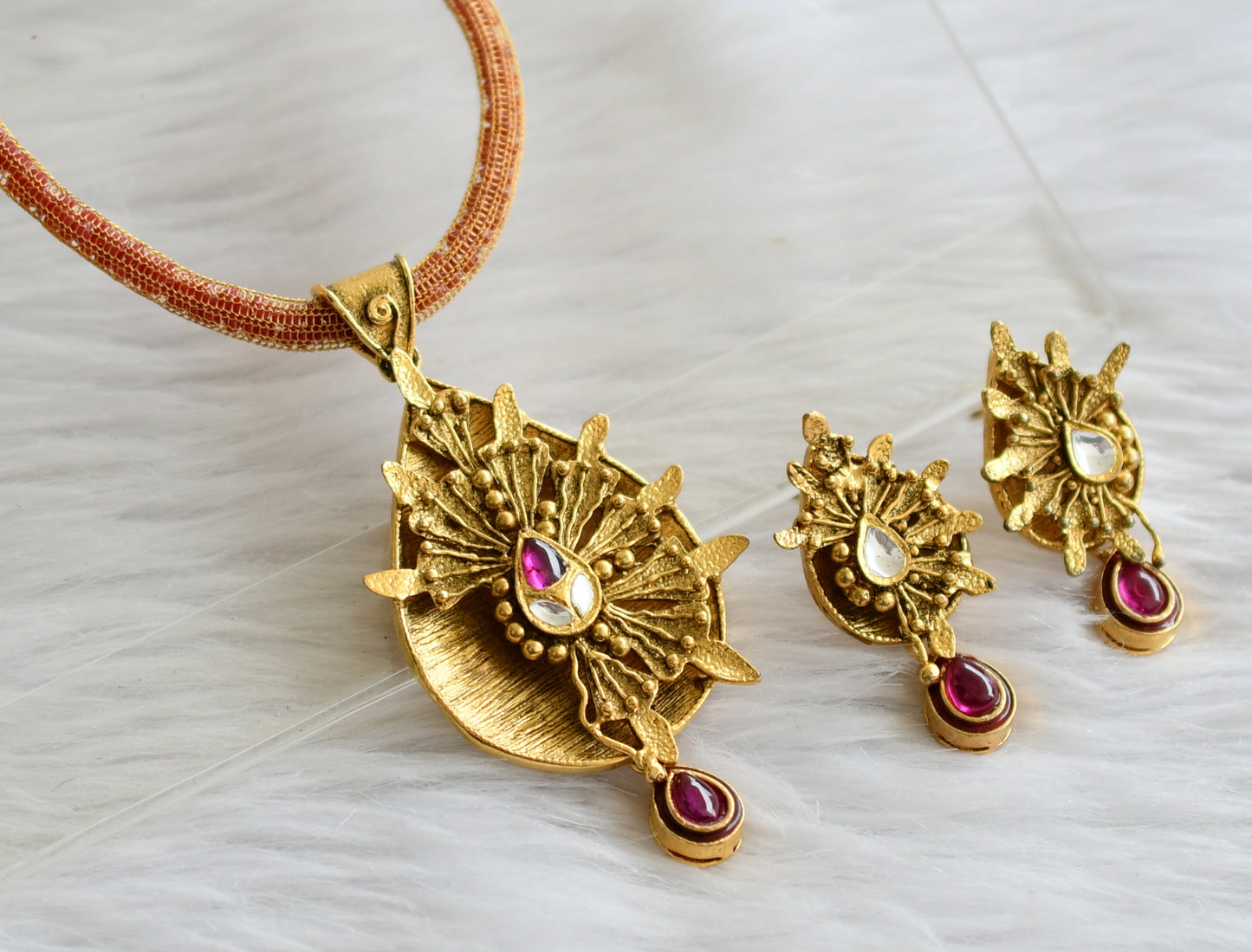 Antique gold tone pink cz chain replica necklace set dj-44240