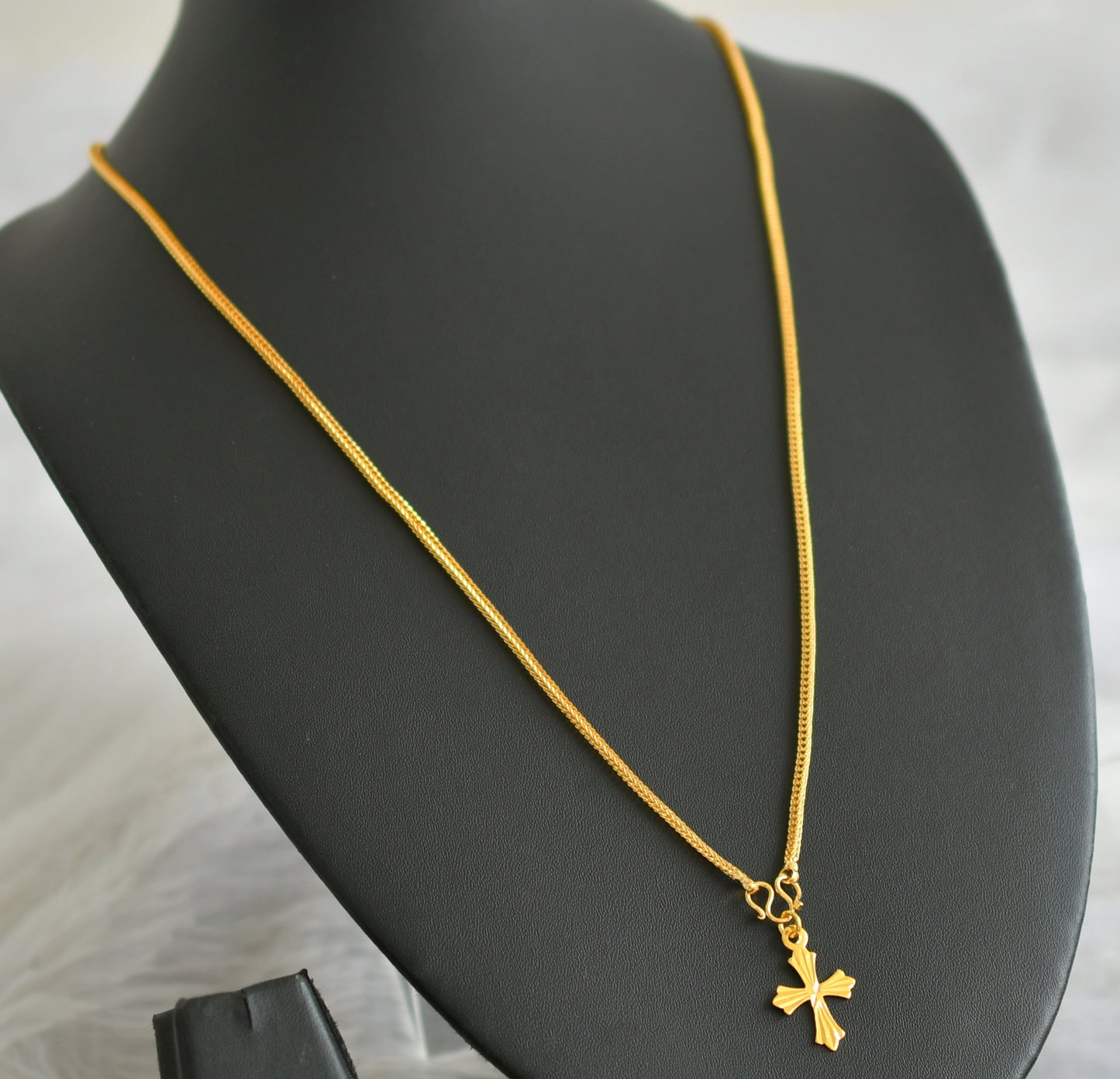 Gold tone 24 inches chain with christian cross pendant dj-47611