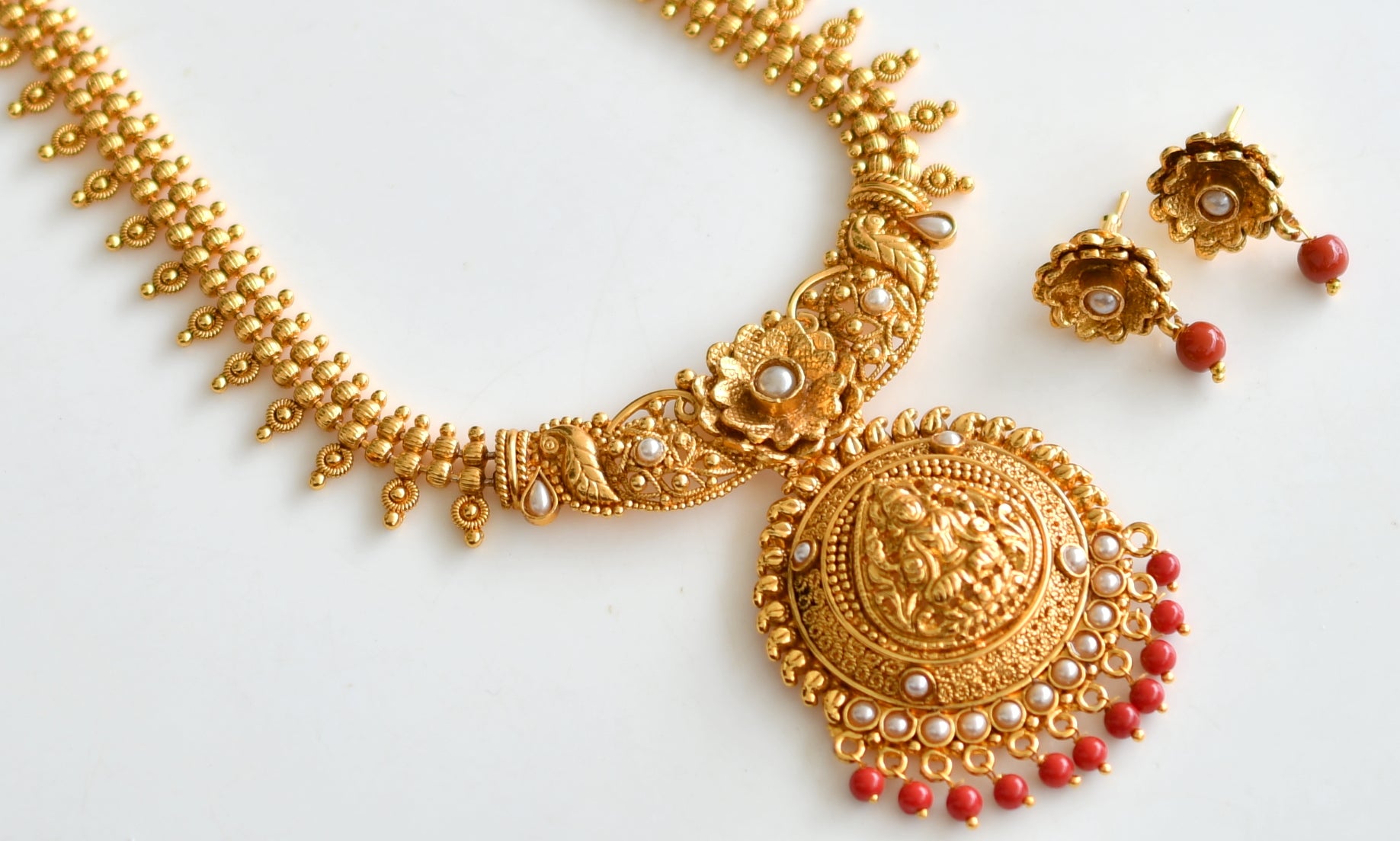 Antique gold tone pearl-coral Lakshmi haar set dj-42832 – dreamjwell