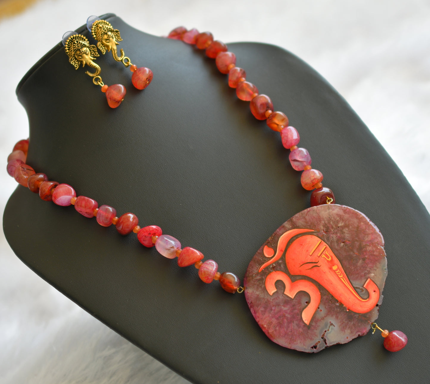 Hand painted om ganesha sliced agate pendant with orange-pink onyx beaded necklace set dj-46074