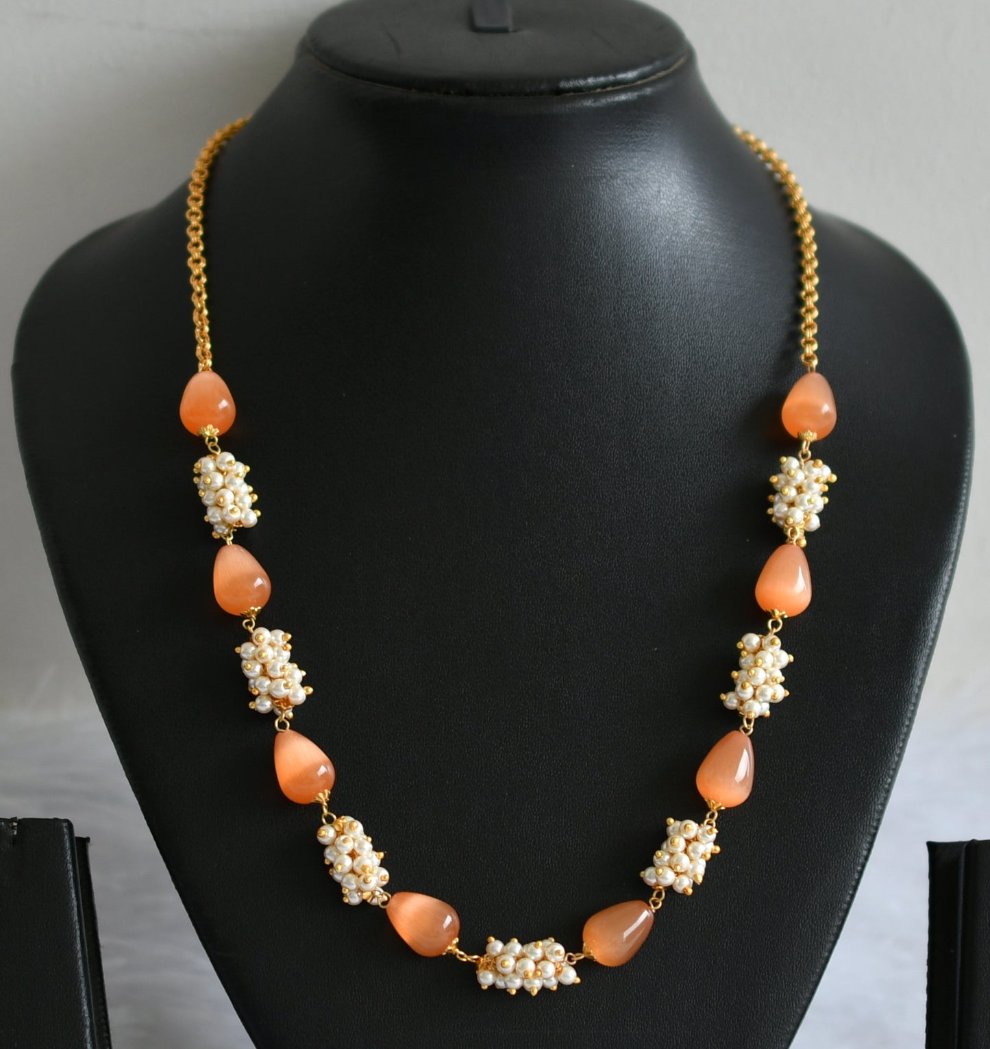 Gold tone orange thilak beaded pearl cluster mala/necklace dj-49518