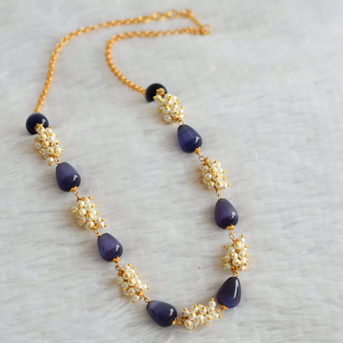 Gold tone purple thilak beaded pearl cluster mala/necklace dj-49520