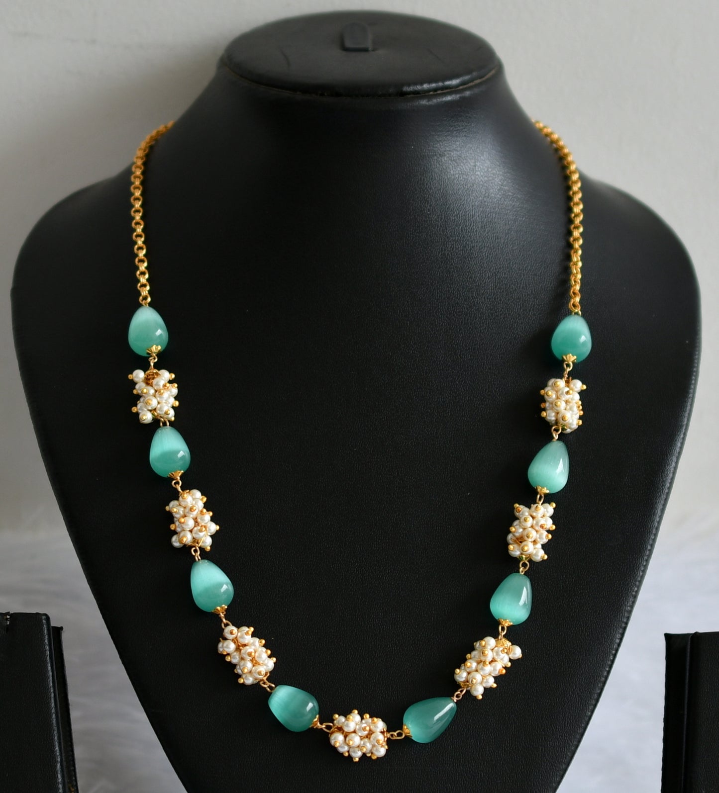 Gold tone sea green thilak beaded pearl cluster mala/necklace dj-49521