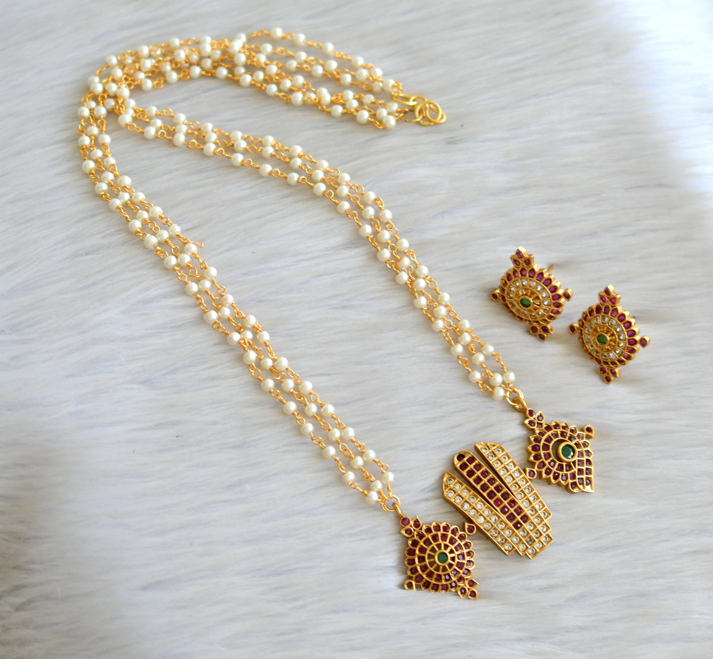 Matte finish ruby-green-white shanku-chakar-nama necklace set dj-42838