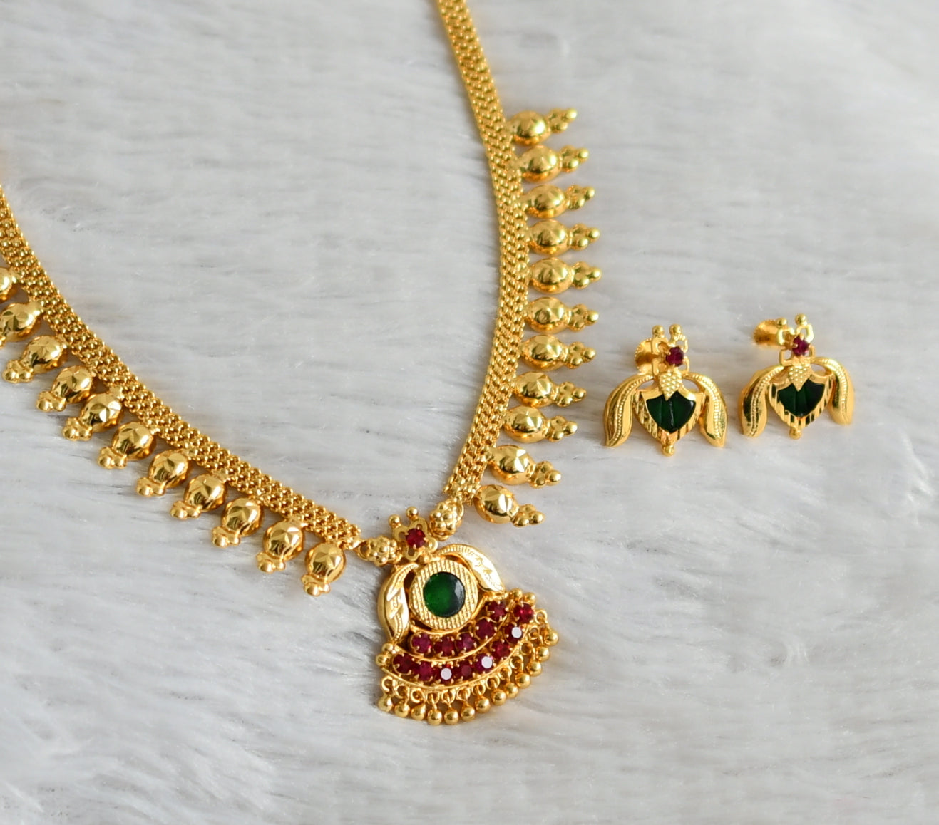 Gold tone kerala style pink-green lotus round necklace dj-47760