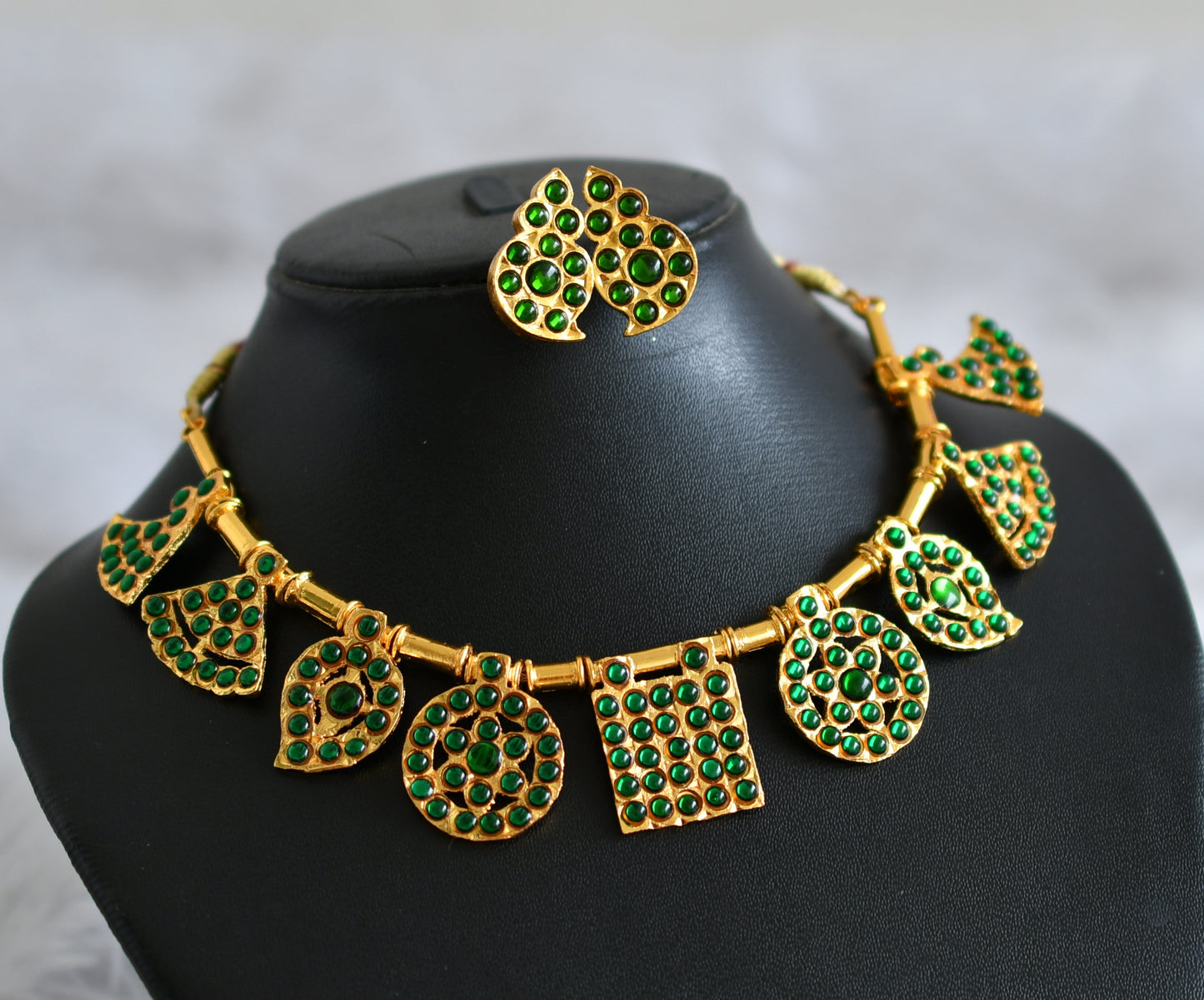 Gold tone green stone saradu attigai necklace set dj-47770