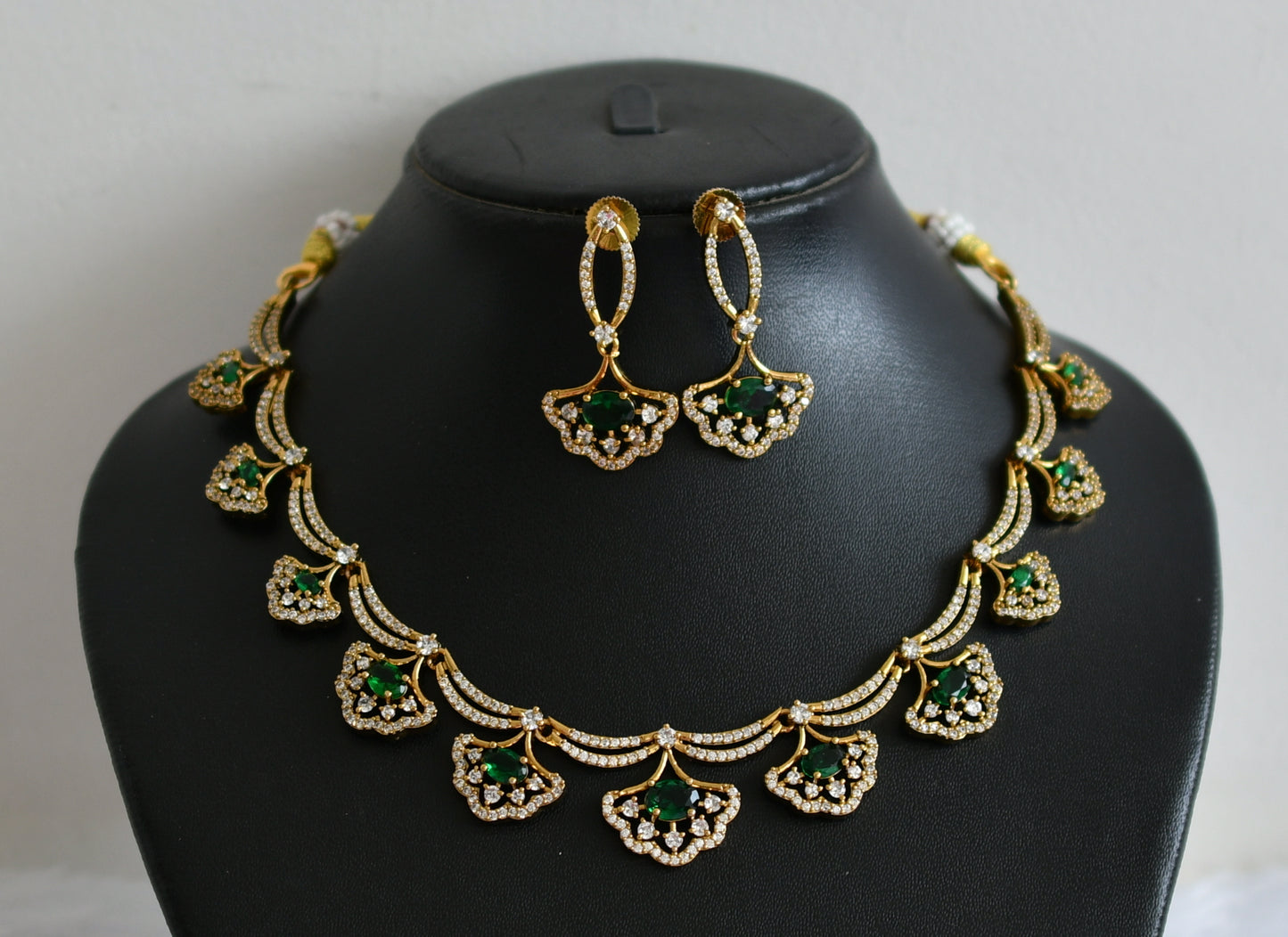 Matte finish cz-bottle green oval stone necklace set dj-49718