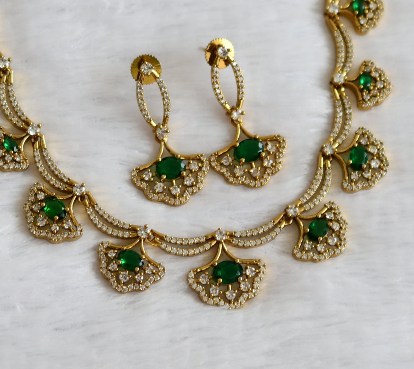 Matte finish cz-bottle green oval stone necklace set dj-49718