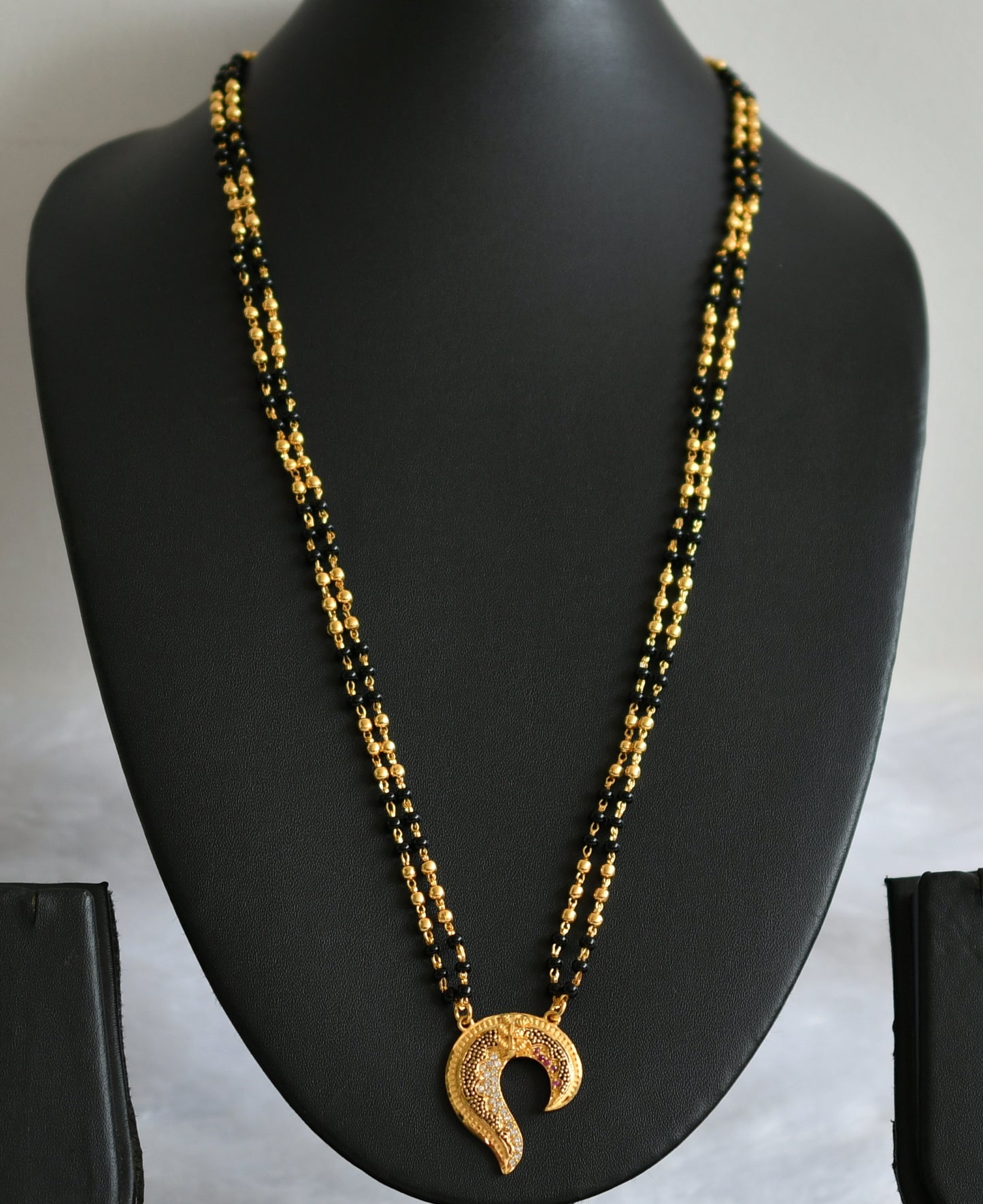 Gold tone 24 inches karimani chain with ruby-white stone pendant dj-49735