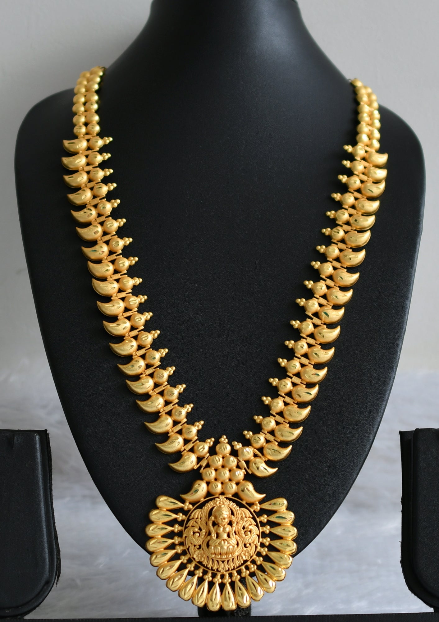 Matte gold tone kerala style lakshmi mango short haar dj-47798