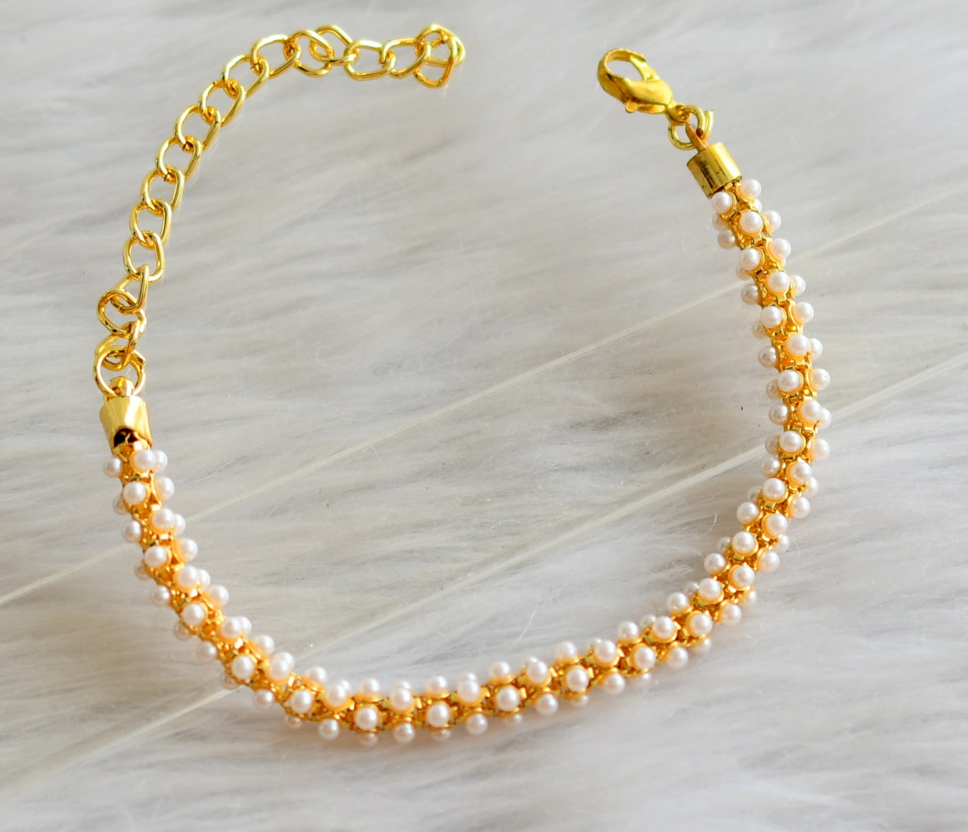 Gold tone pearl bracelet dj-44435