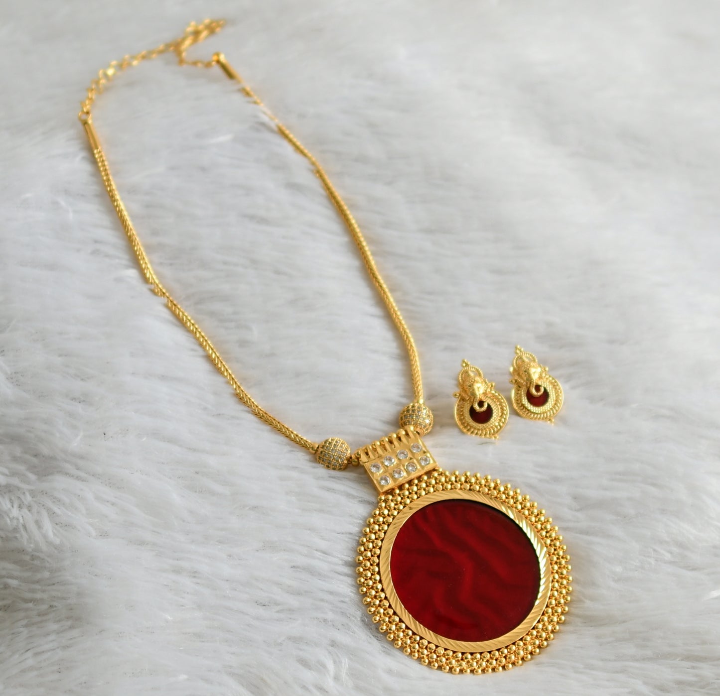 Gold tone kerala style white stone ball red round kodi necklace set dj-47836