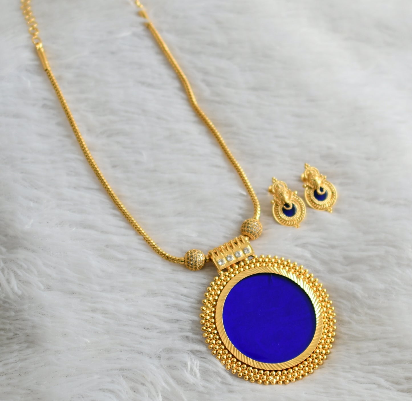 Gold tone kerala style white stone ball blue round kodi necklace set dj-47837