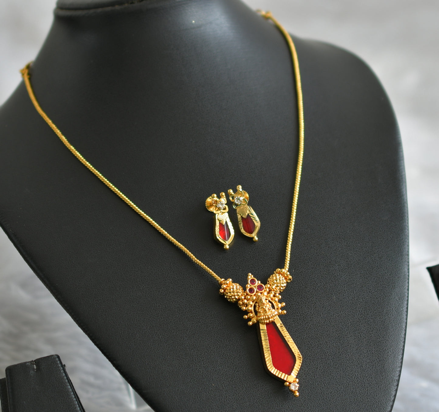 Gold tone kerala style pink-red nagapadam lakshmi necklace set dj-47820