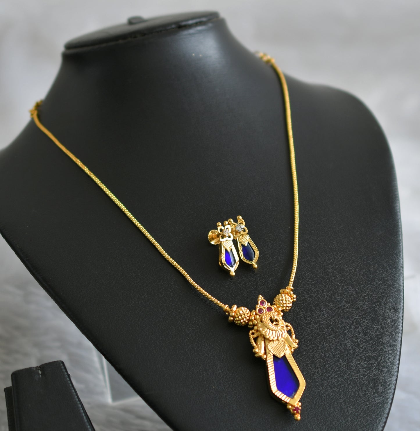 Gold tone kerala style blue nagapadam peacock necklace set dj-47818