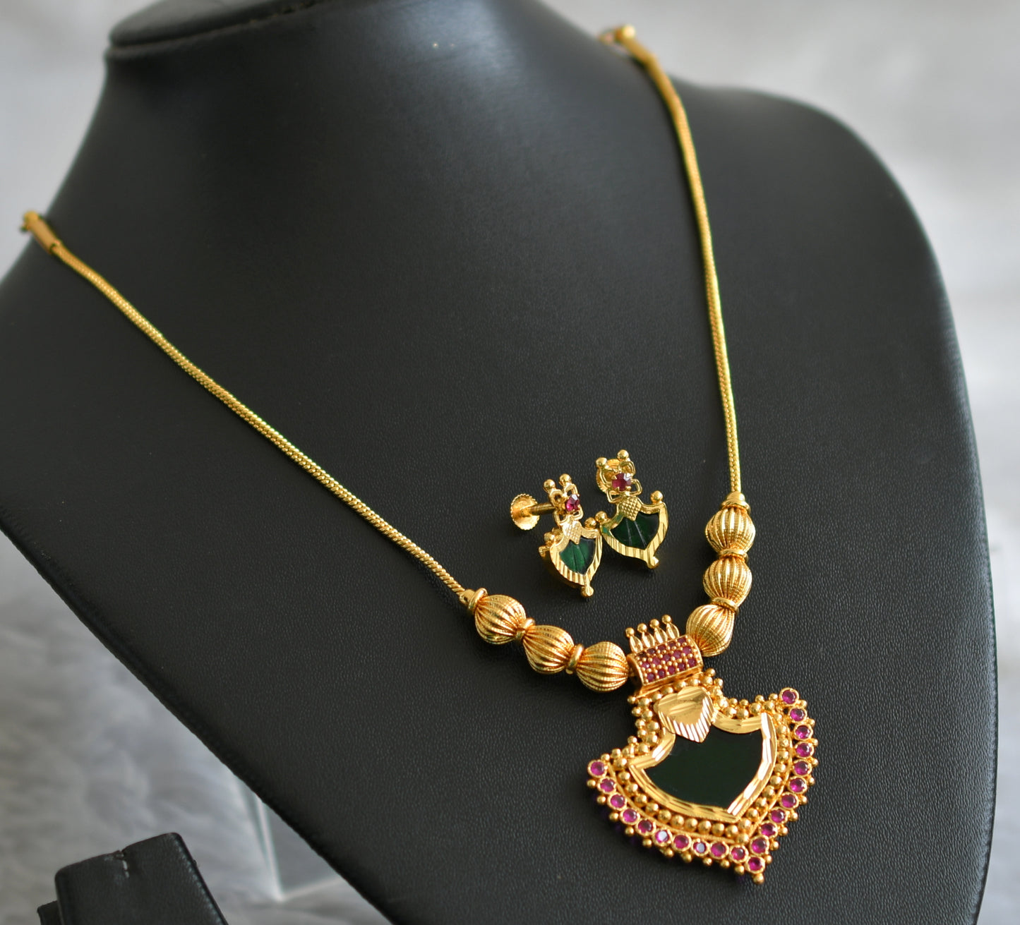 Gold tone kerala style pink-green palakka necklace set dj-47826