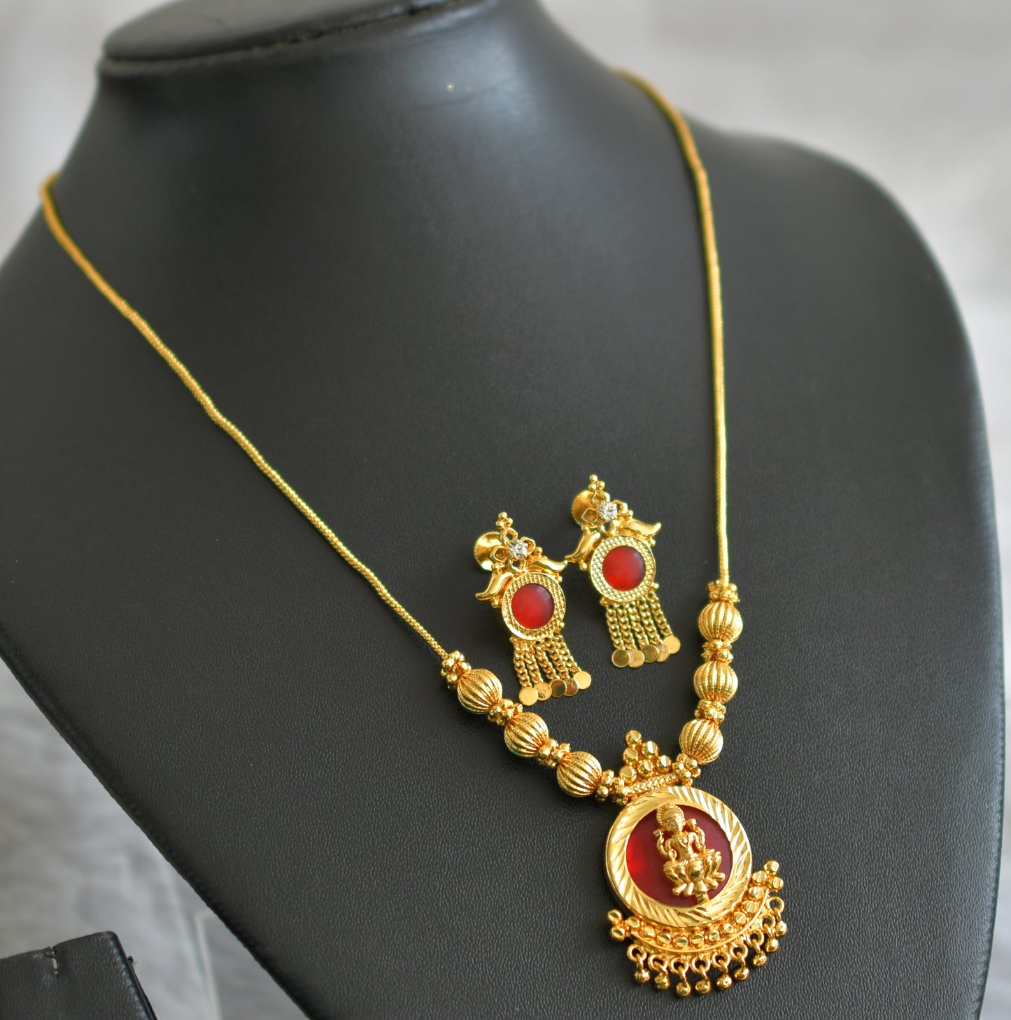 Gold tone kerala style red round lakshmi necklace set dj-47822