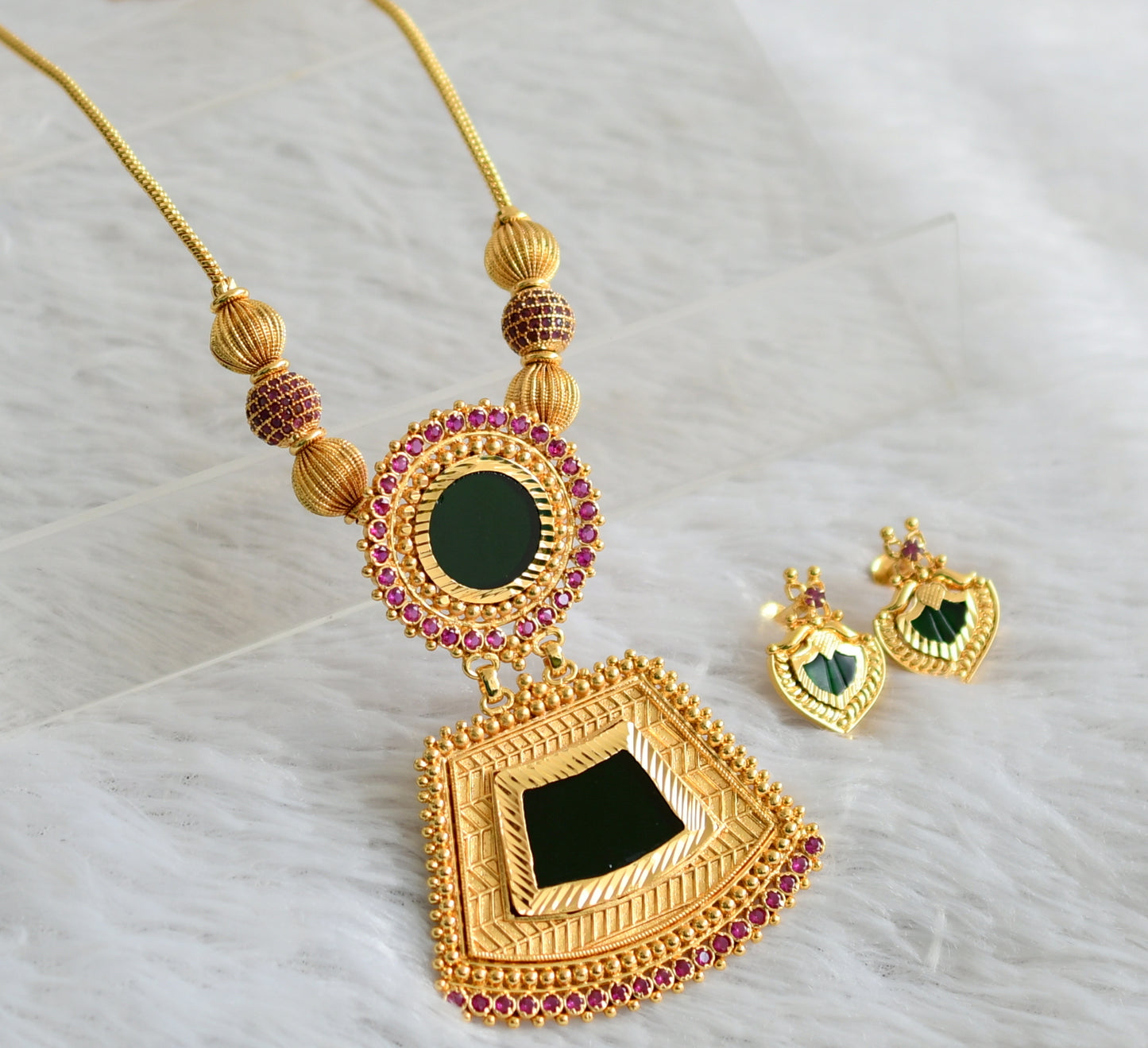 Gold tone kerala style ruby stone ball pink-green kodi necklace set dj-47838