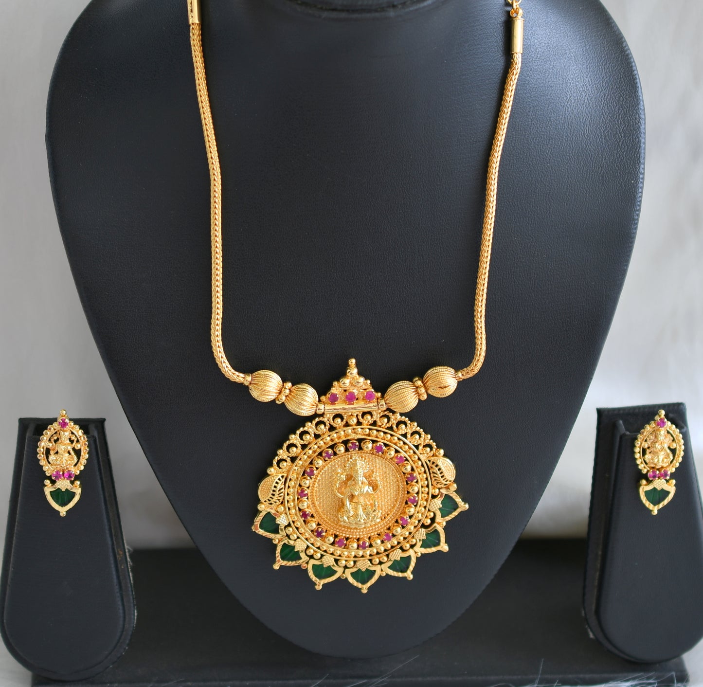 Gold tone pink-green Lakshmi palakka kodi necklace set dj-42987