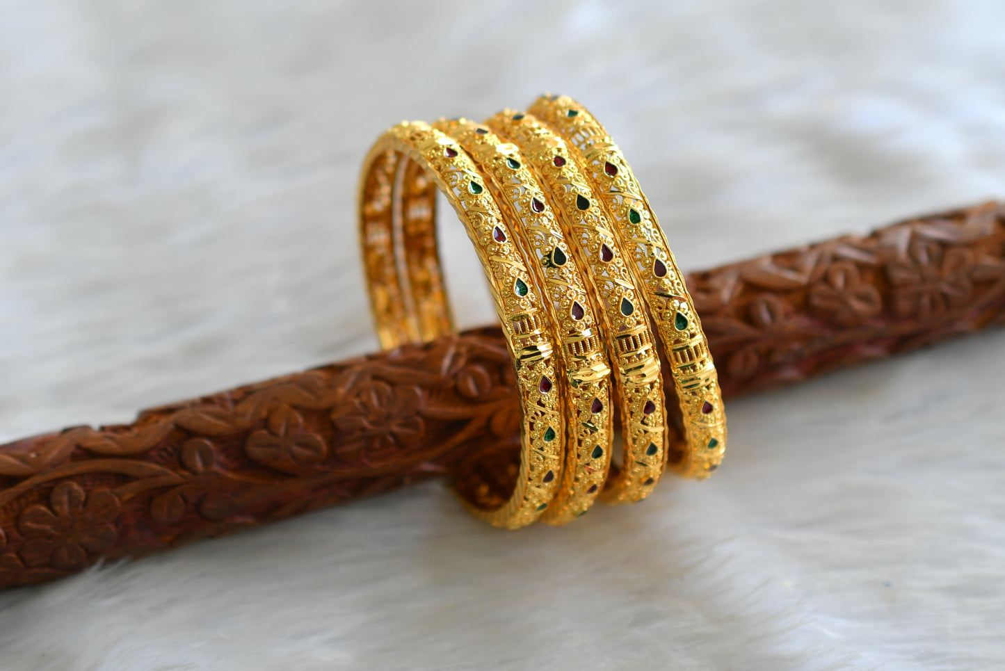 Gold tone Set of 4 designer bangles (2.8) dj-43030