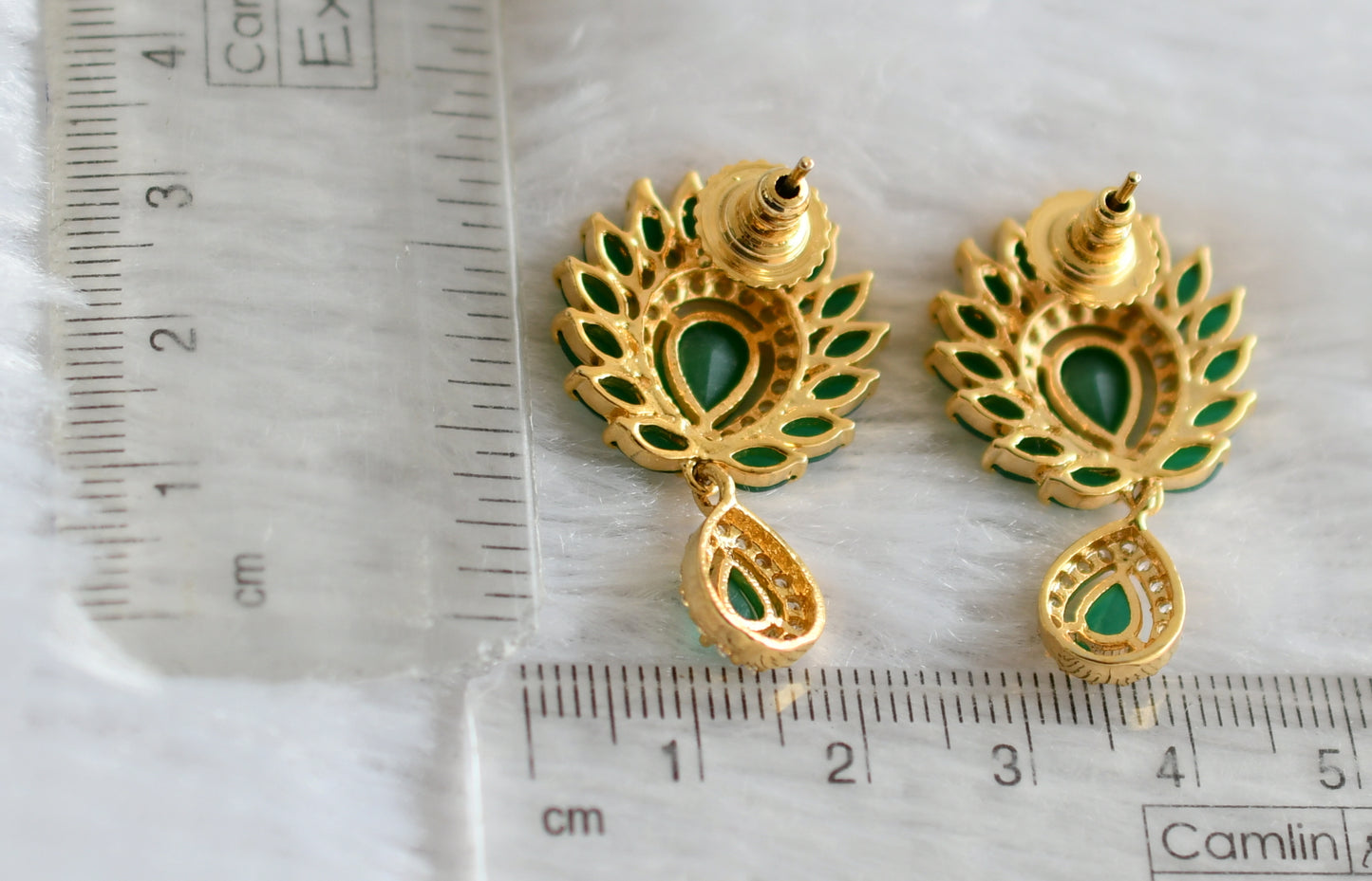 Gold tone emerald-white earrings dj-47913