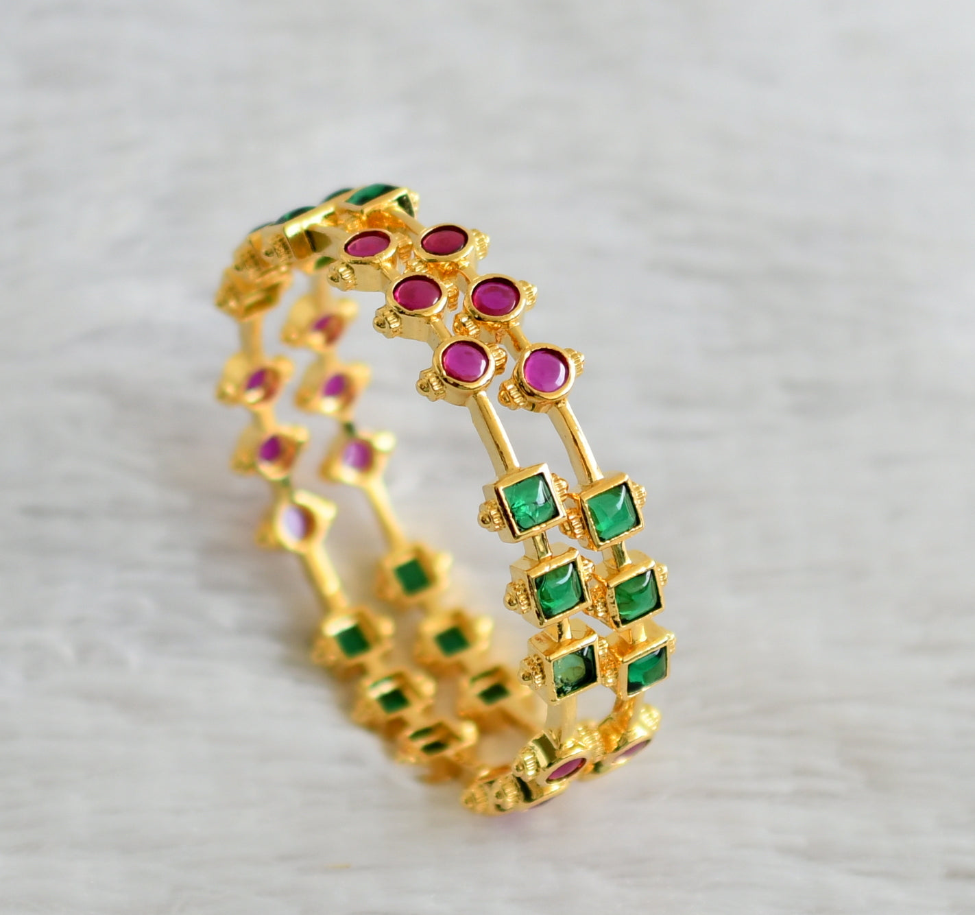 Gold tone kemp-green block stone bangles(2.8) dj-47952