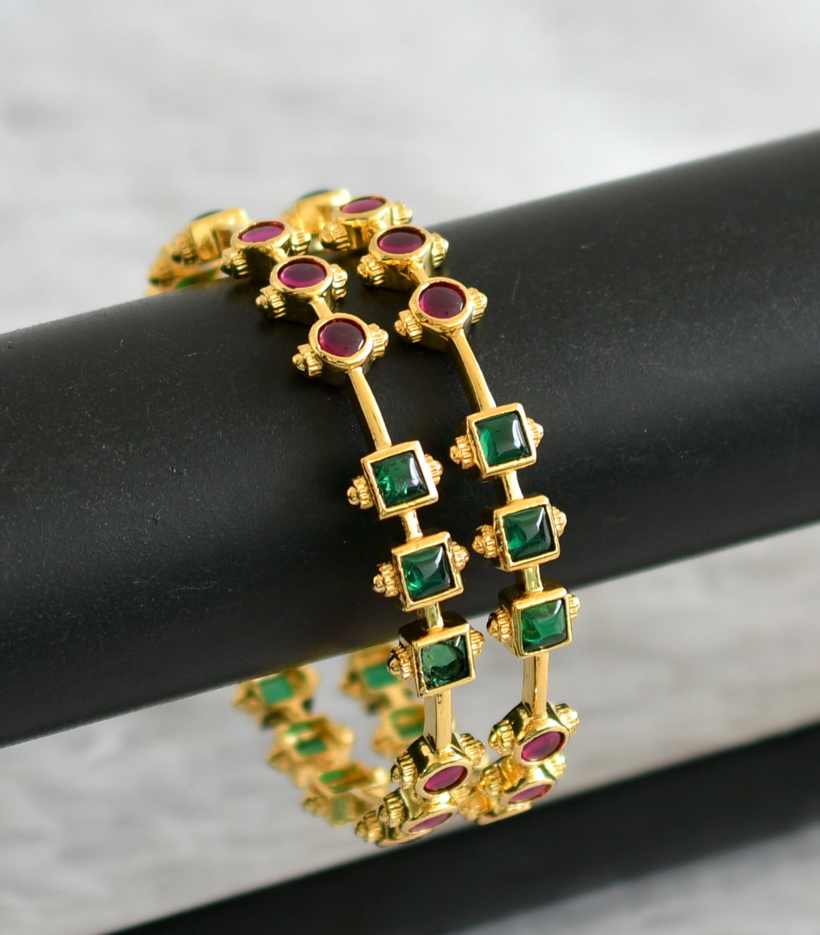 Gold tone kemp-green block stone bangles(2.8) dj-47952