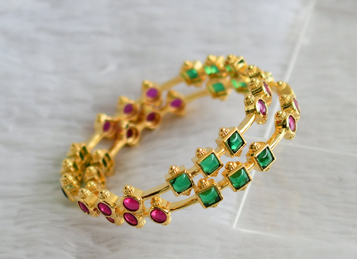 Gold tone kemp-green block stone bangles(2.4) dj-47950