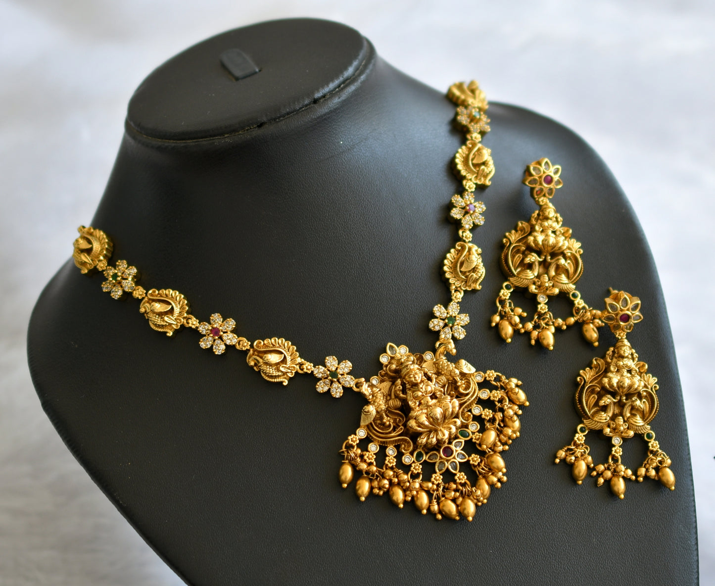 Antique gold tone kemp-green-white lakshmi peacock flower necklace set dj-46340