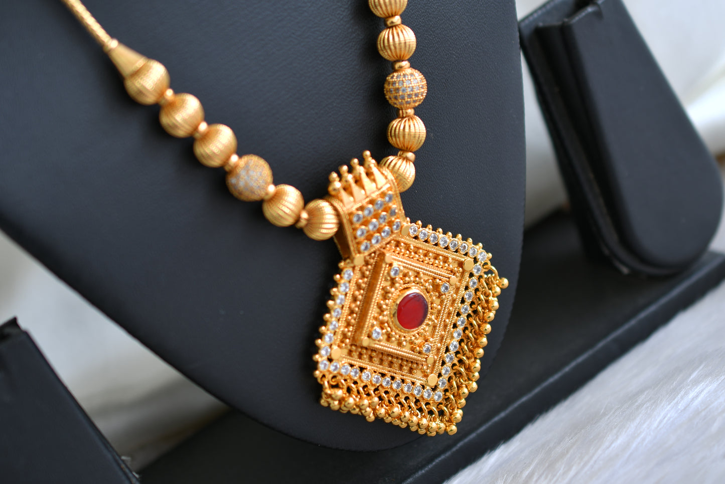 Gold tone Kerala style Red stone kodi necklace dj-43049