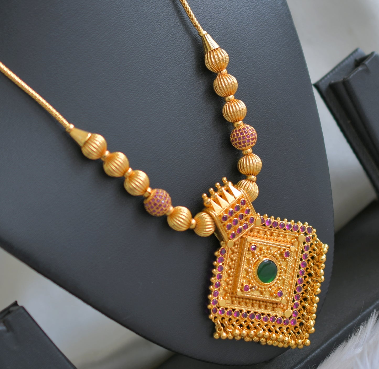 Gold tone Kerala style Pink-Green stone kodi necklace dj-43051