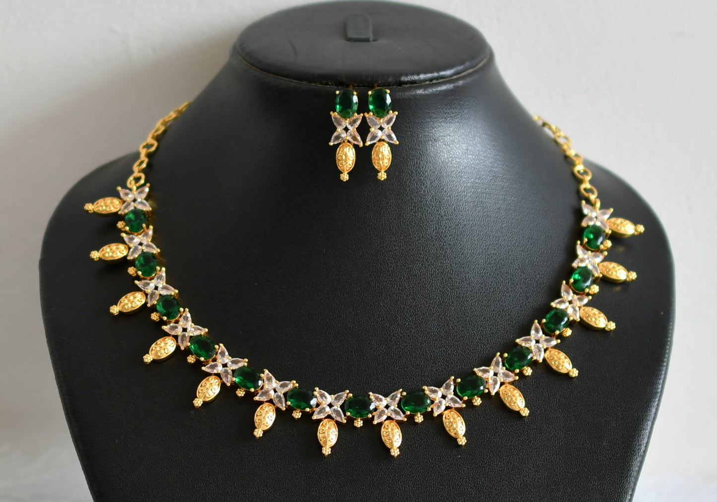 Gold tone bottle green-white oval stone necklace set dj-49873