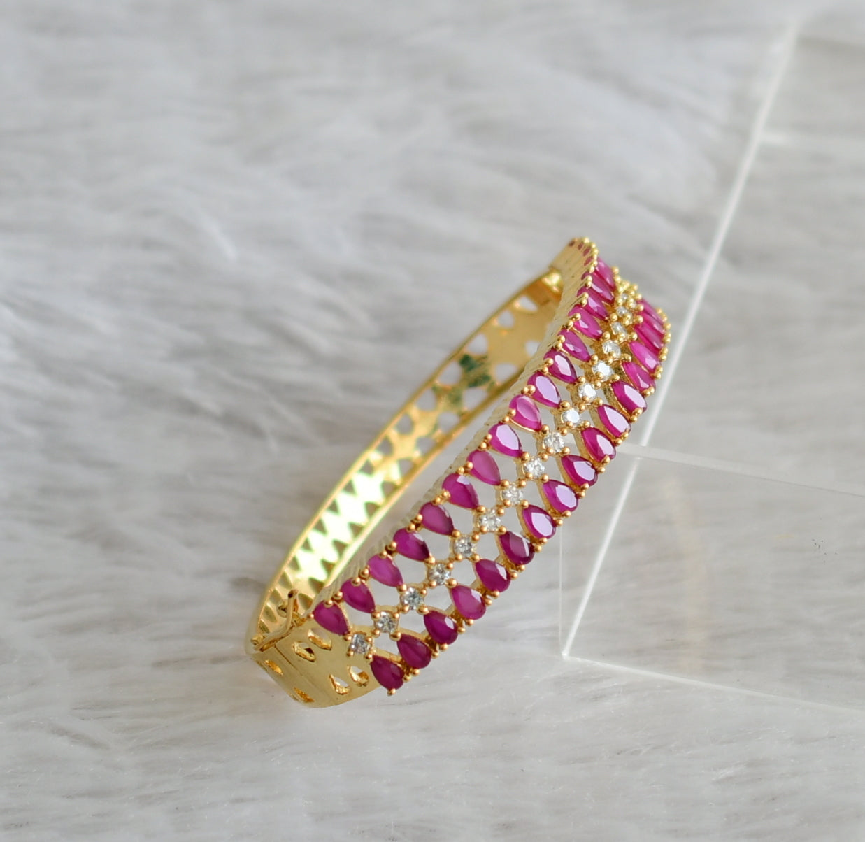 Gold tone ruby thialk stone lock type openable bracelet dj-47947