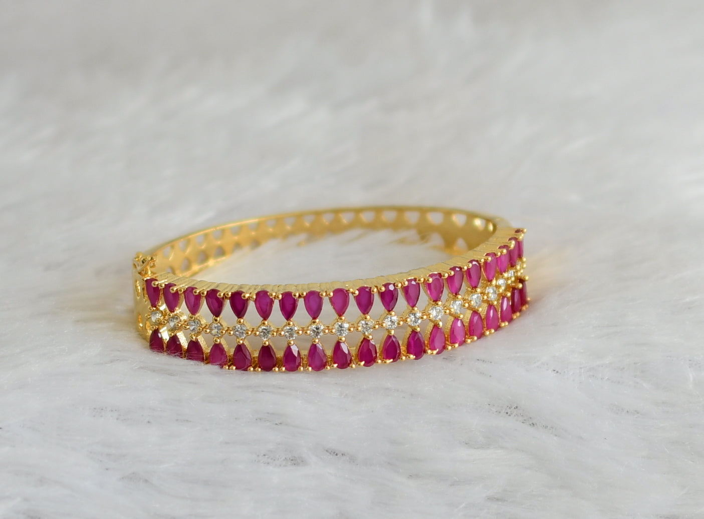 Gold tone ruby thialk stone lock type openable bracelet dj-47947