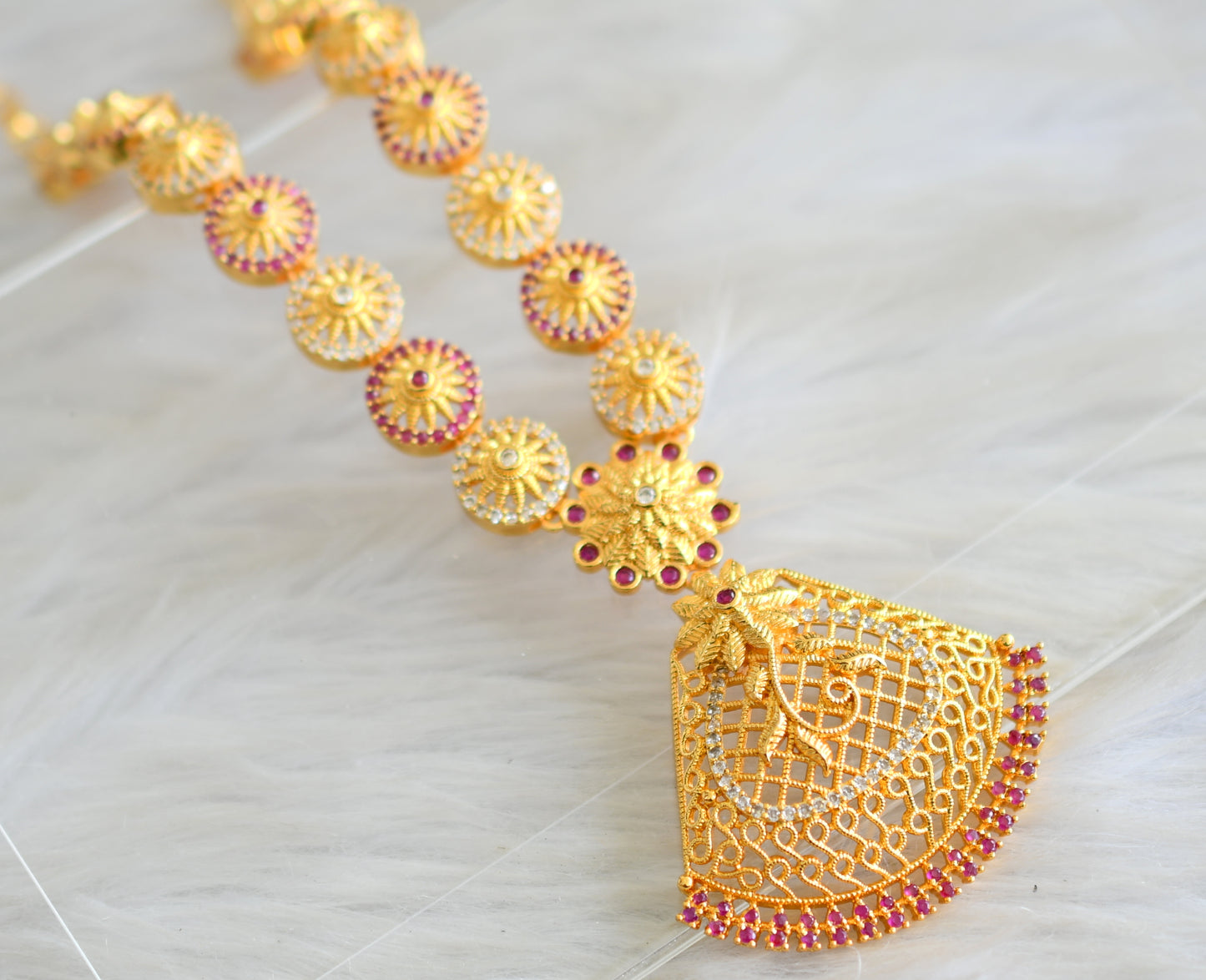 Gold tone ruby-white designer necklace dj-43064