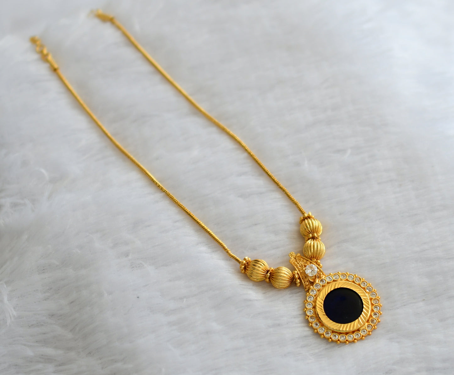 Gold tone kerala style blue-white round kodi necklace dj-46357