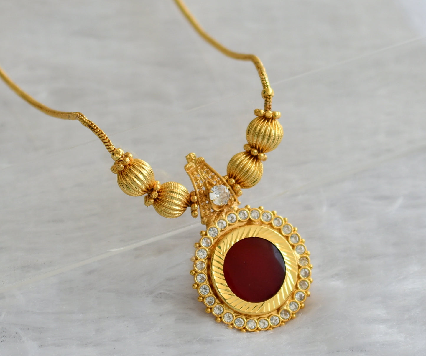 Gold tone kerala style red-white round kodi necklace dj-46358