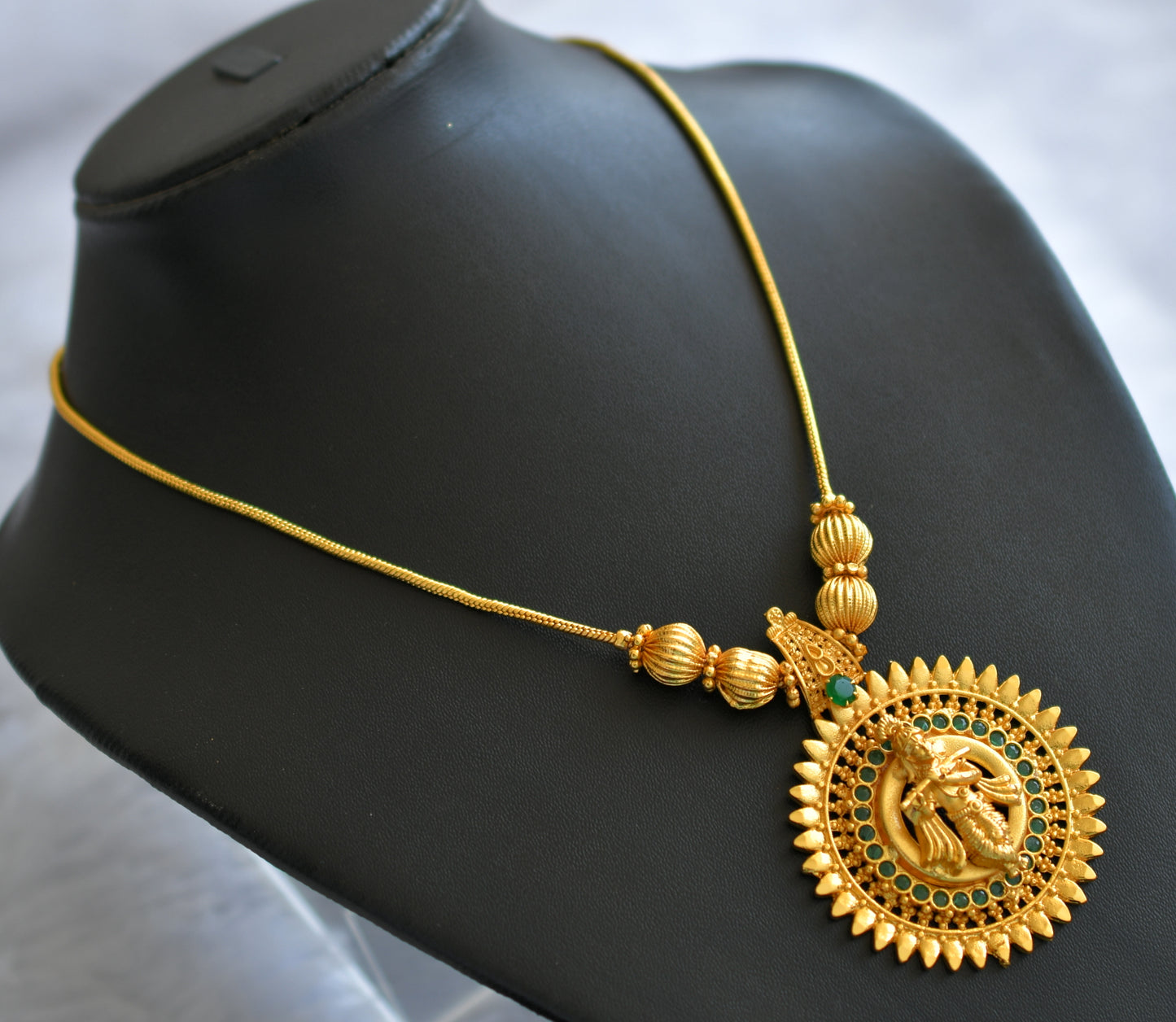 Gold tone emerald kerala style krishna round kodi necklace dj-46362