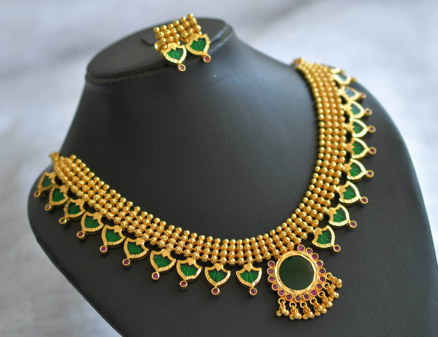 Gold tone kerala style ad pink-green palakka necklace set dj-46367