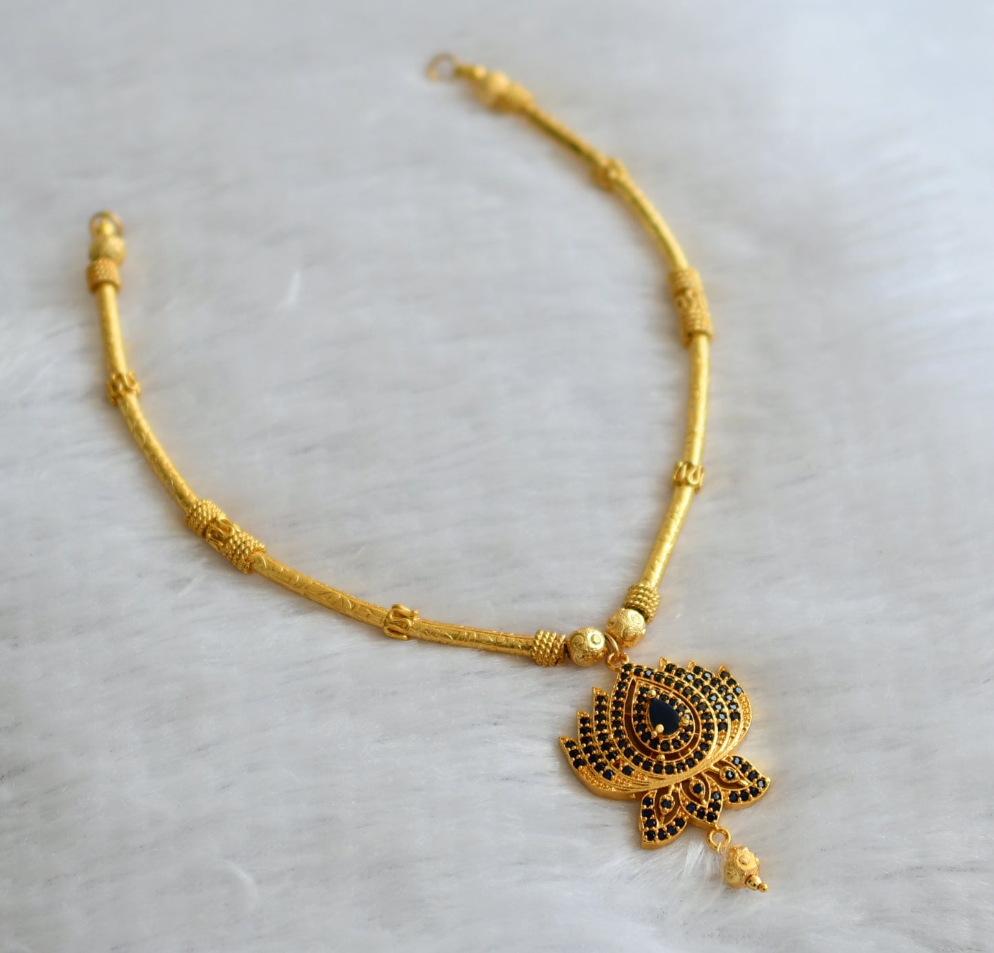 Gold tone blue stone lotus necklace dj-46383