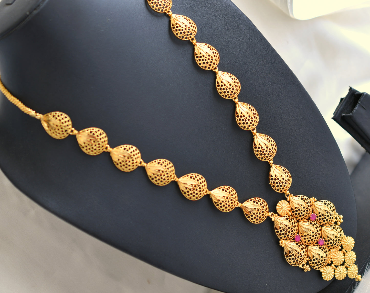 Gold tone Kerala style Ruby flower haar dj-43136